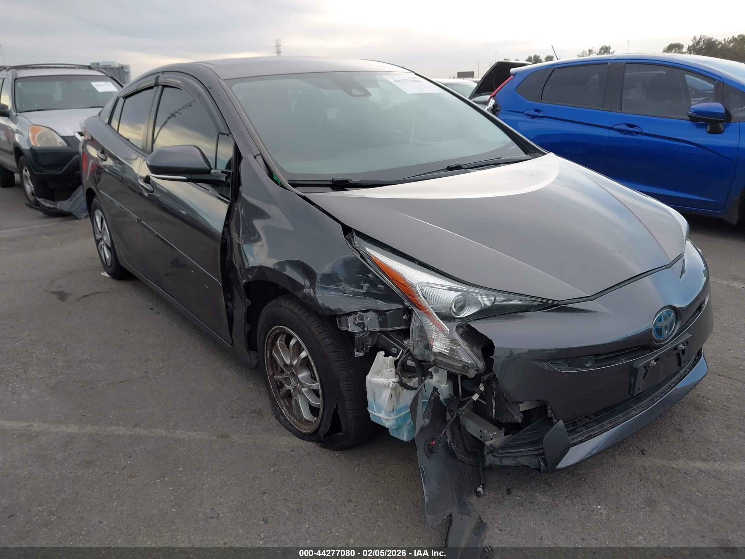 TOYOTA PRIUS image 6