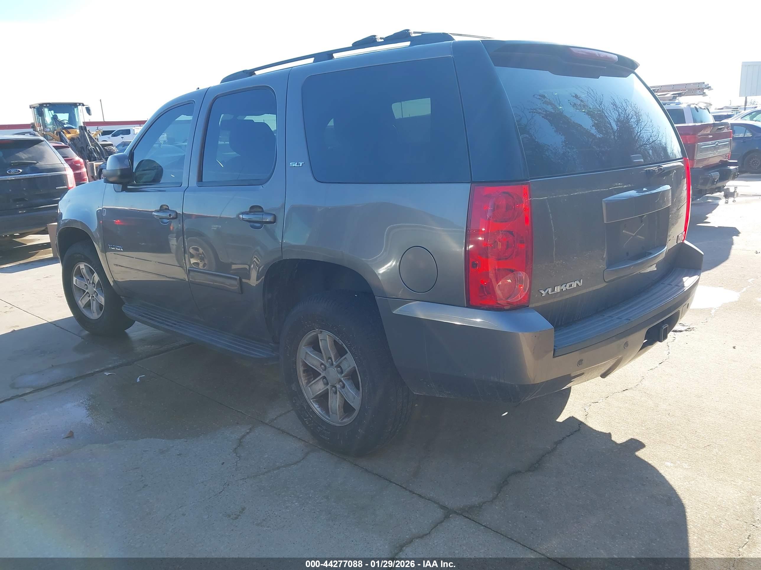 GMC YUKON image 3