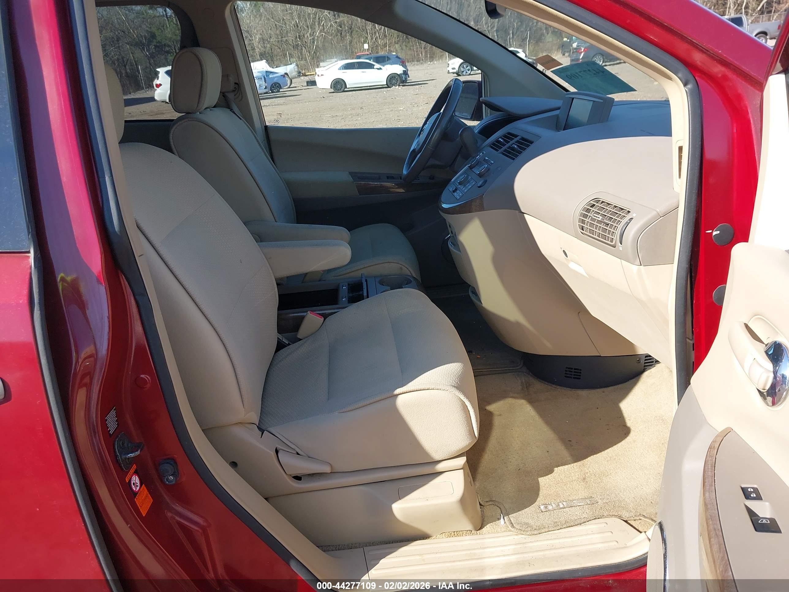 NISSAN QUEST image 5
