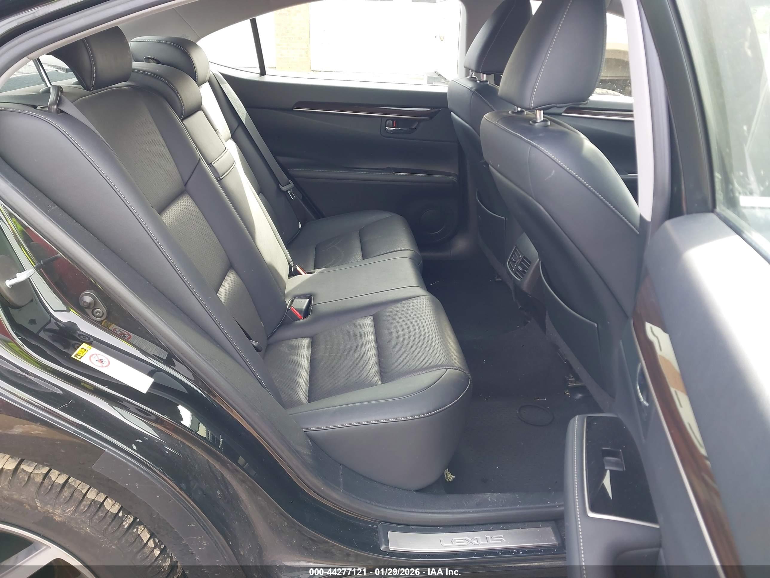 LEXUS ES image 8