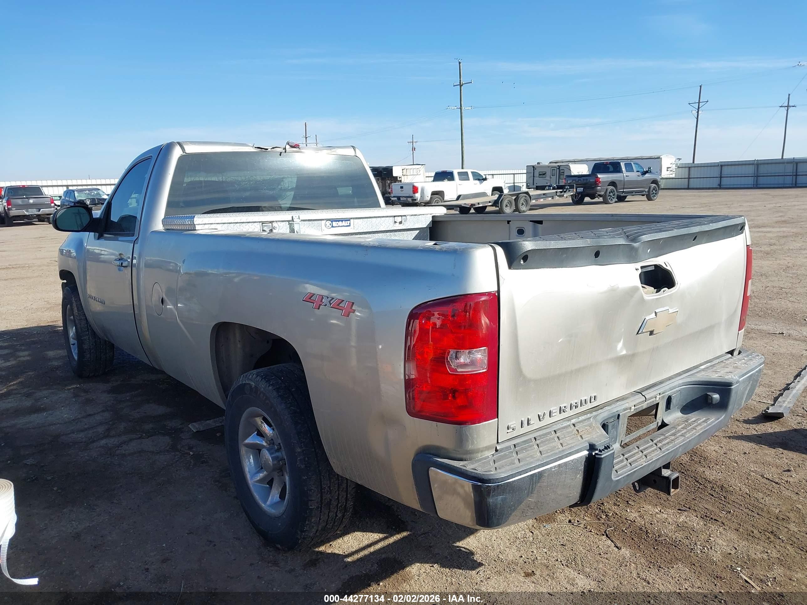 CHEVROLET SILVERADO image 3