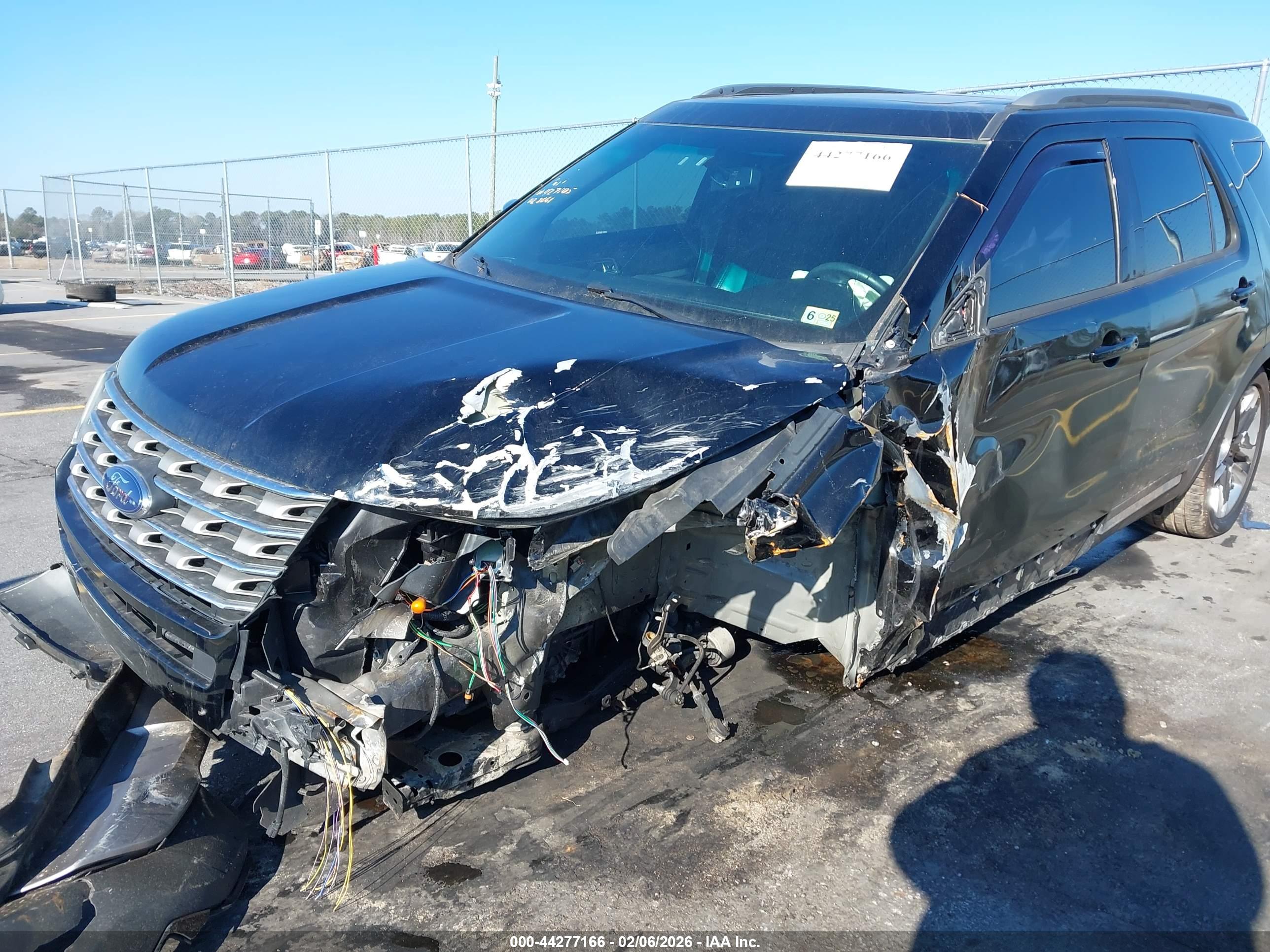FORD EXPLORER image 6