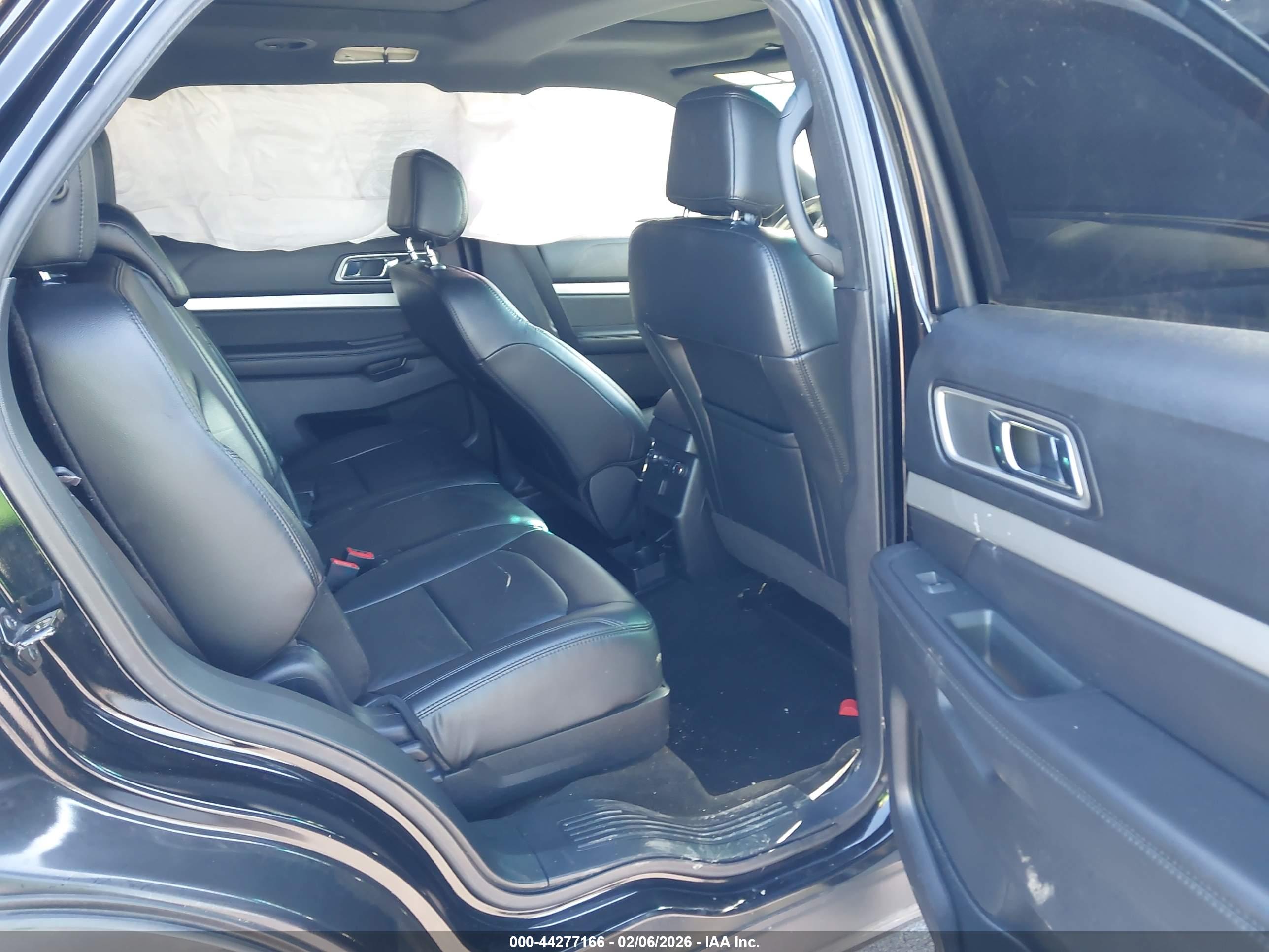 FORD EXPLORER image 8