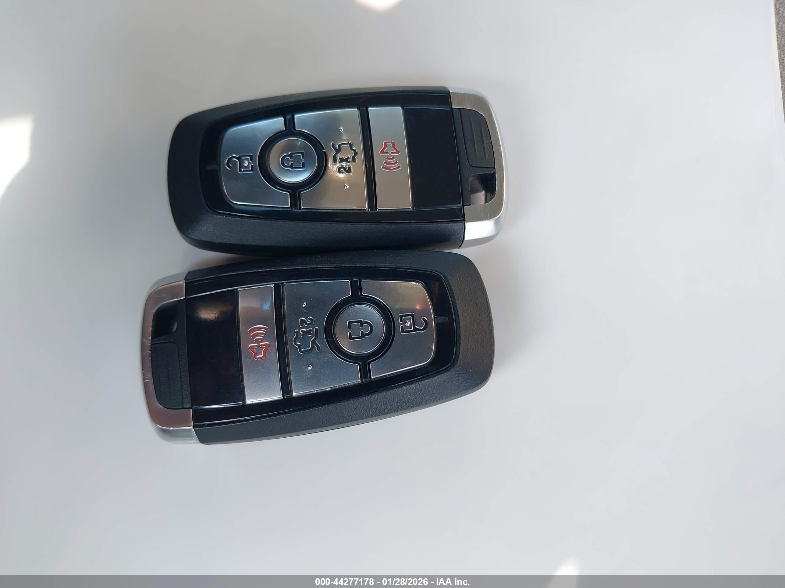 FORD FUSION image 11