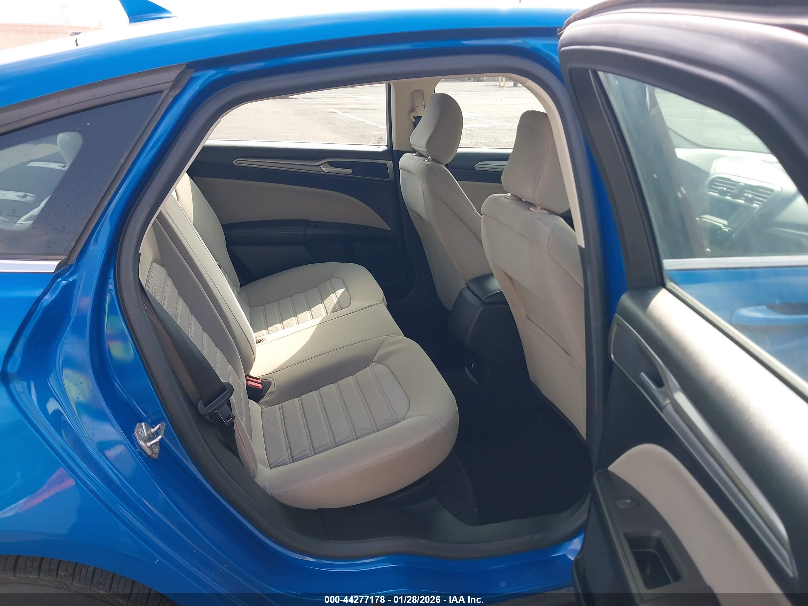 FORD FUSION image 8