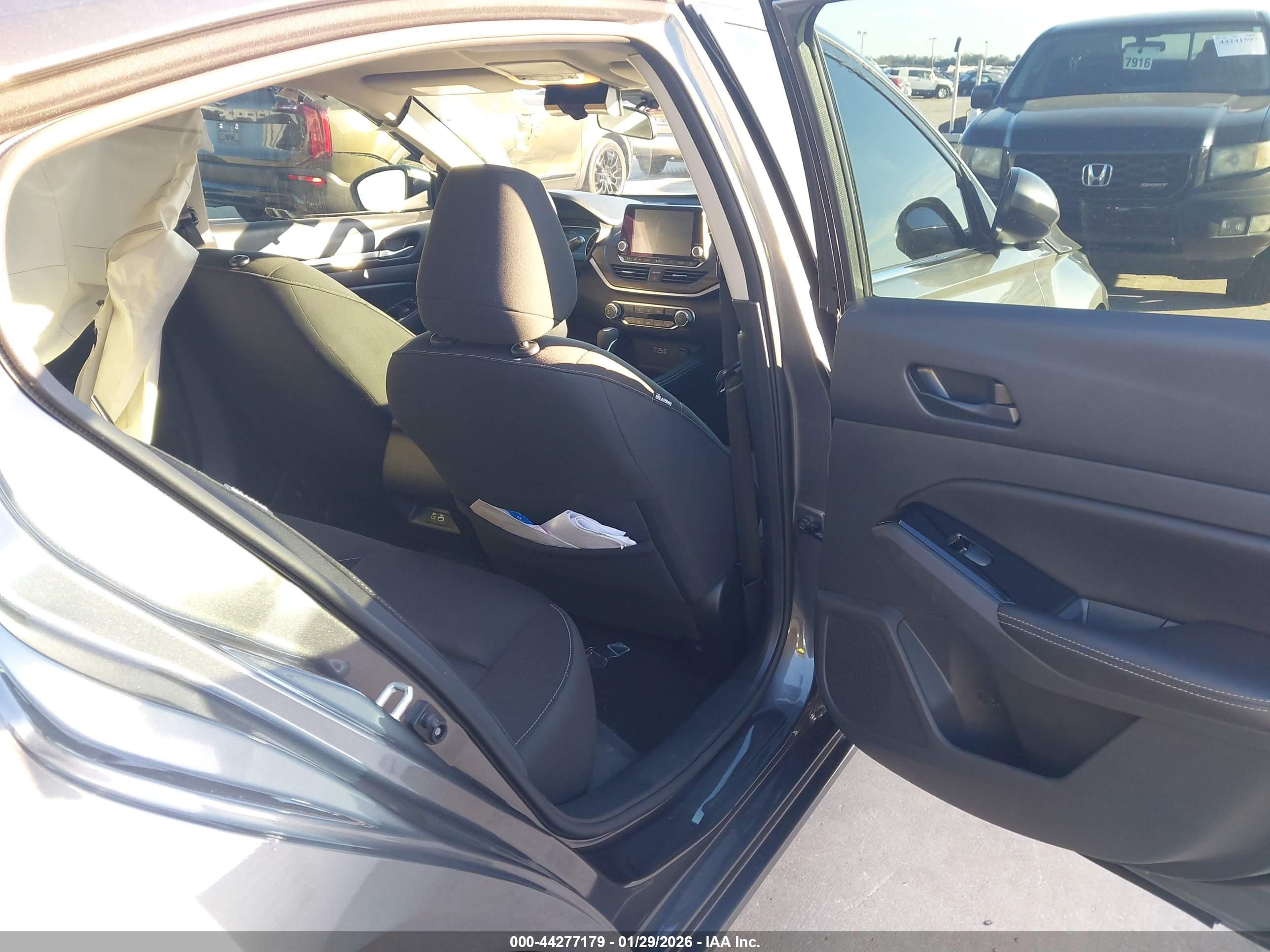 NISSAN ALTIMA image 8