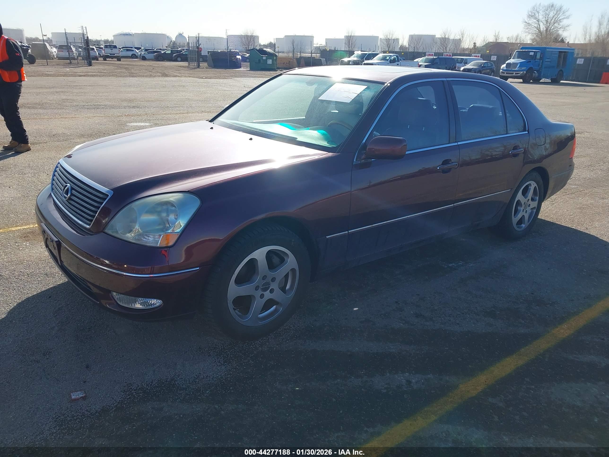 LEXUS LS image 2