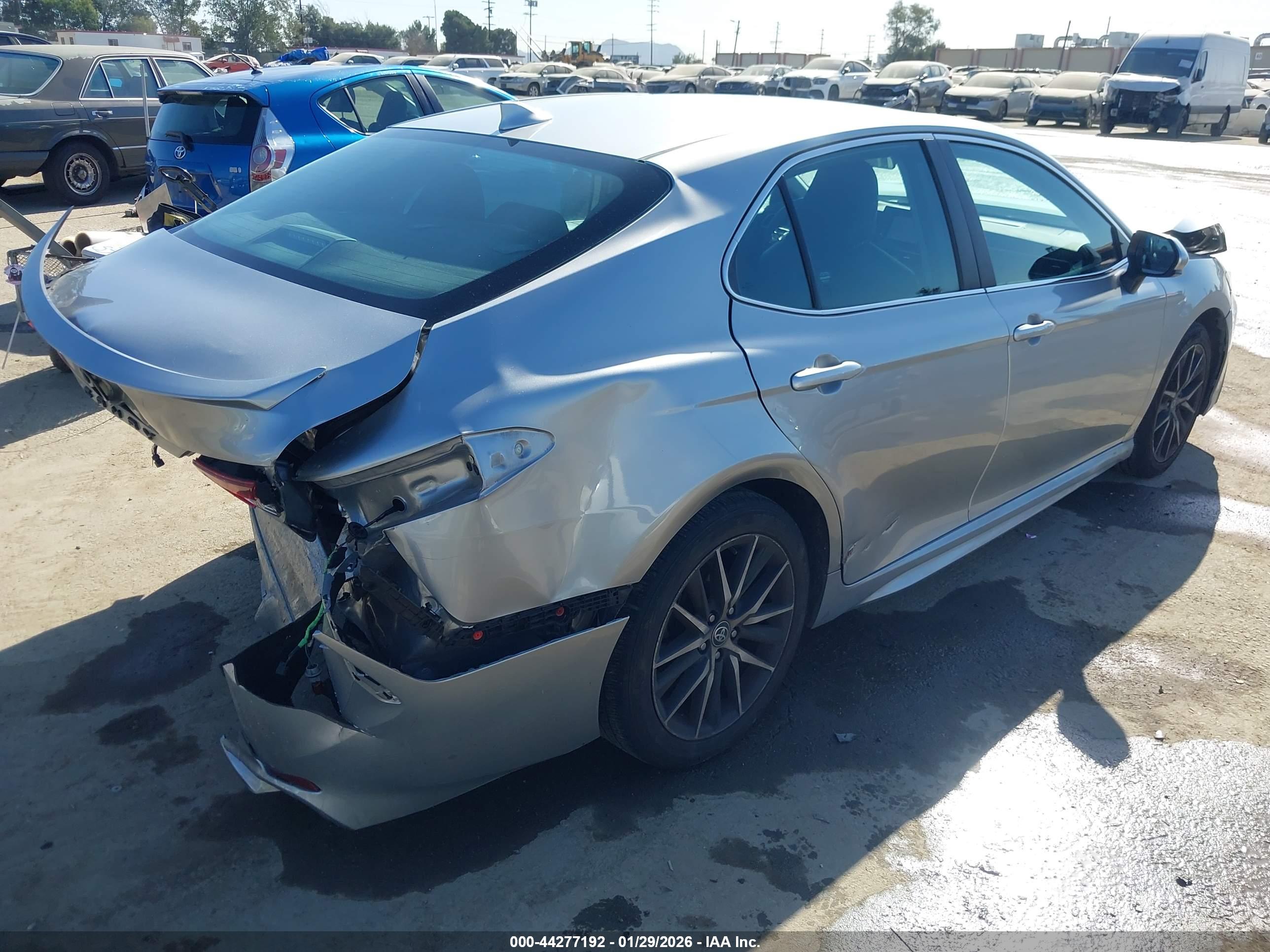 TOYOTA CAMRY image 4