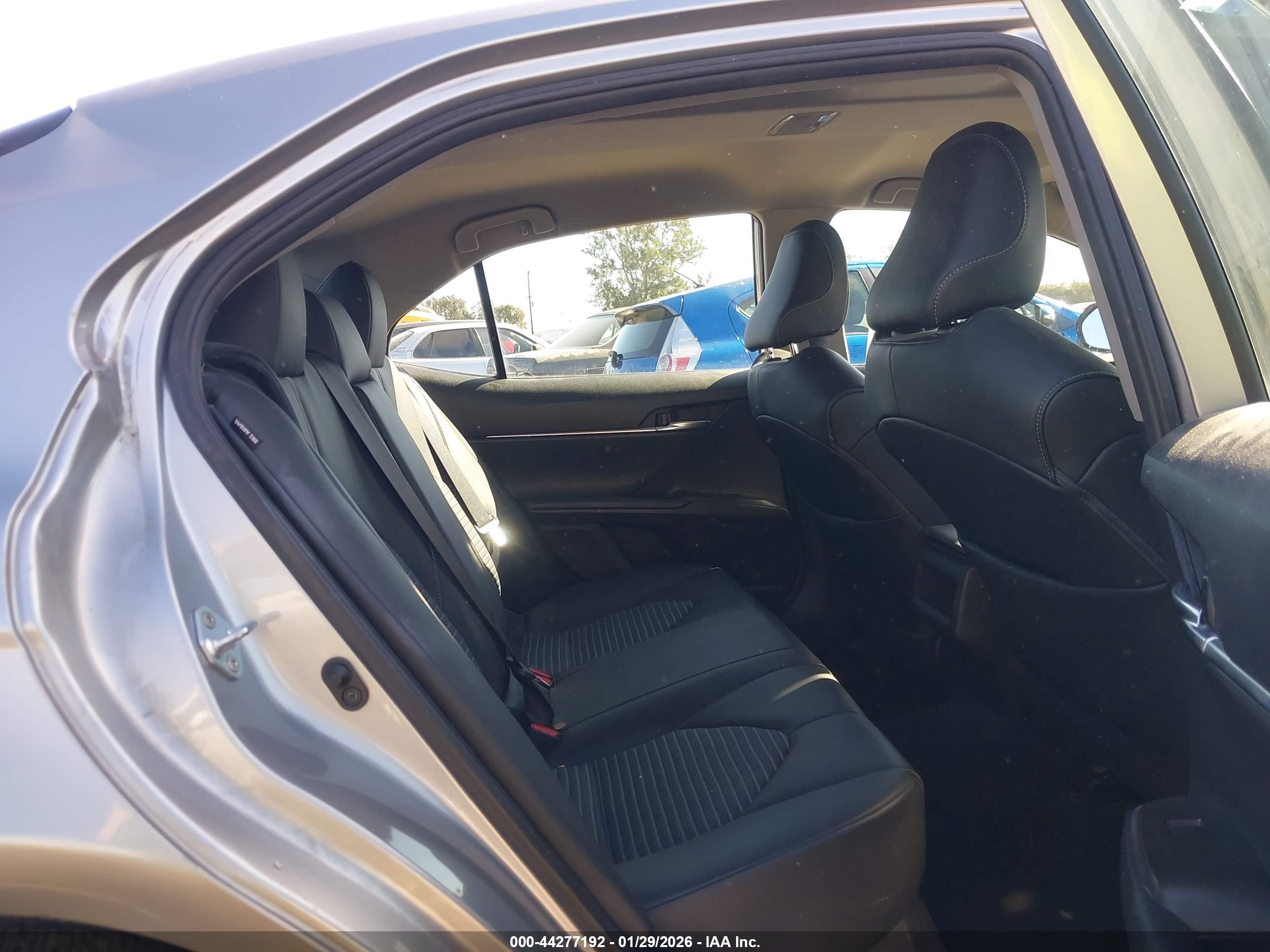 TOYOTA CAMRY image 8