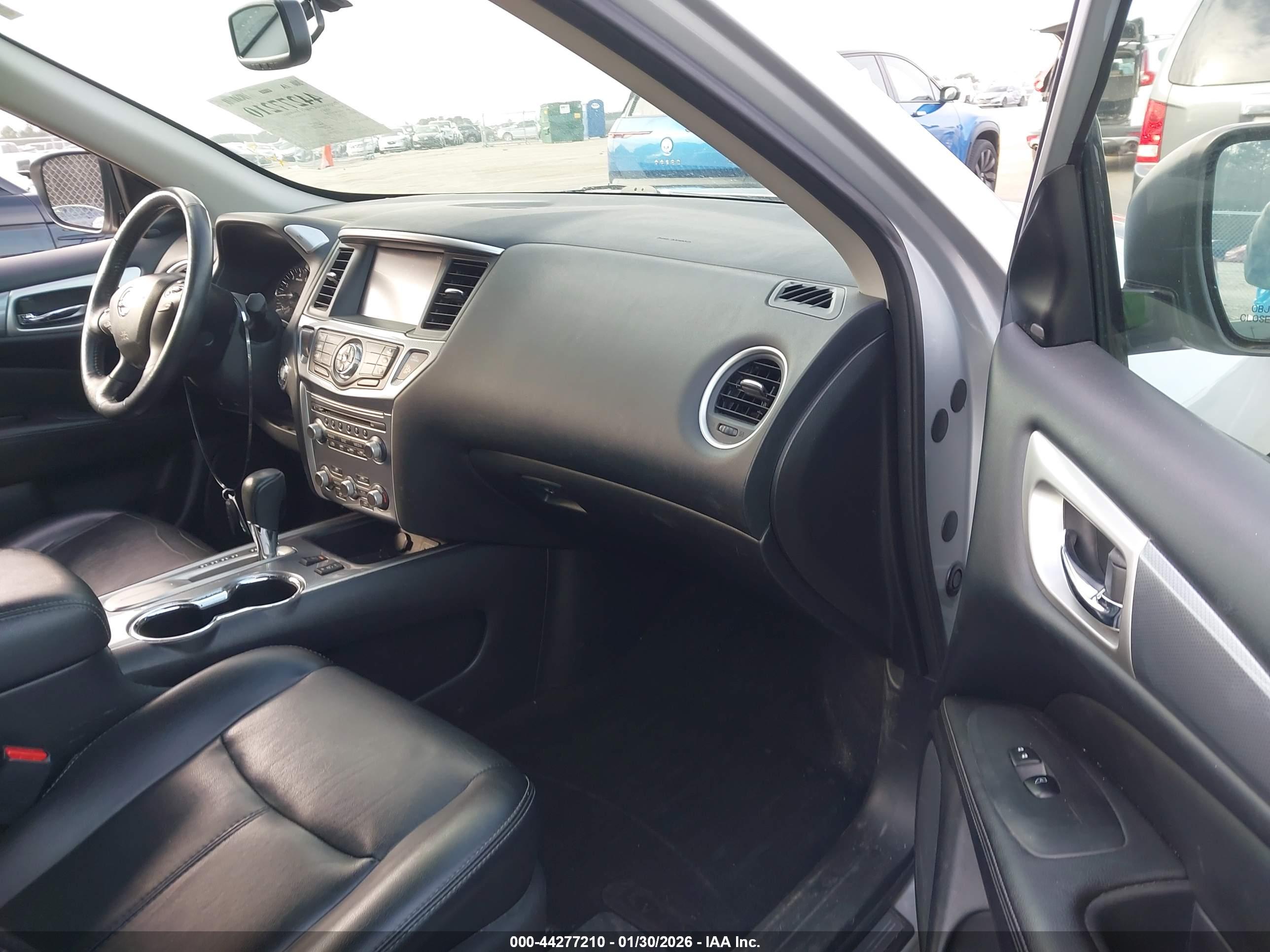 NISSAN PATHFINDER image 5