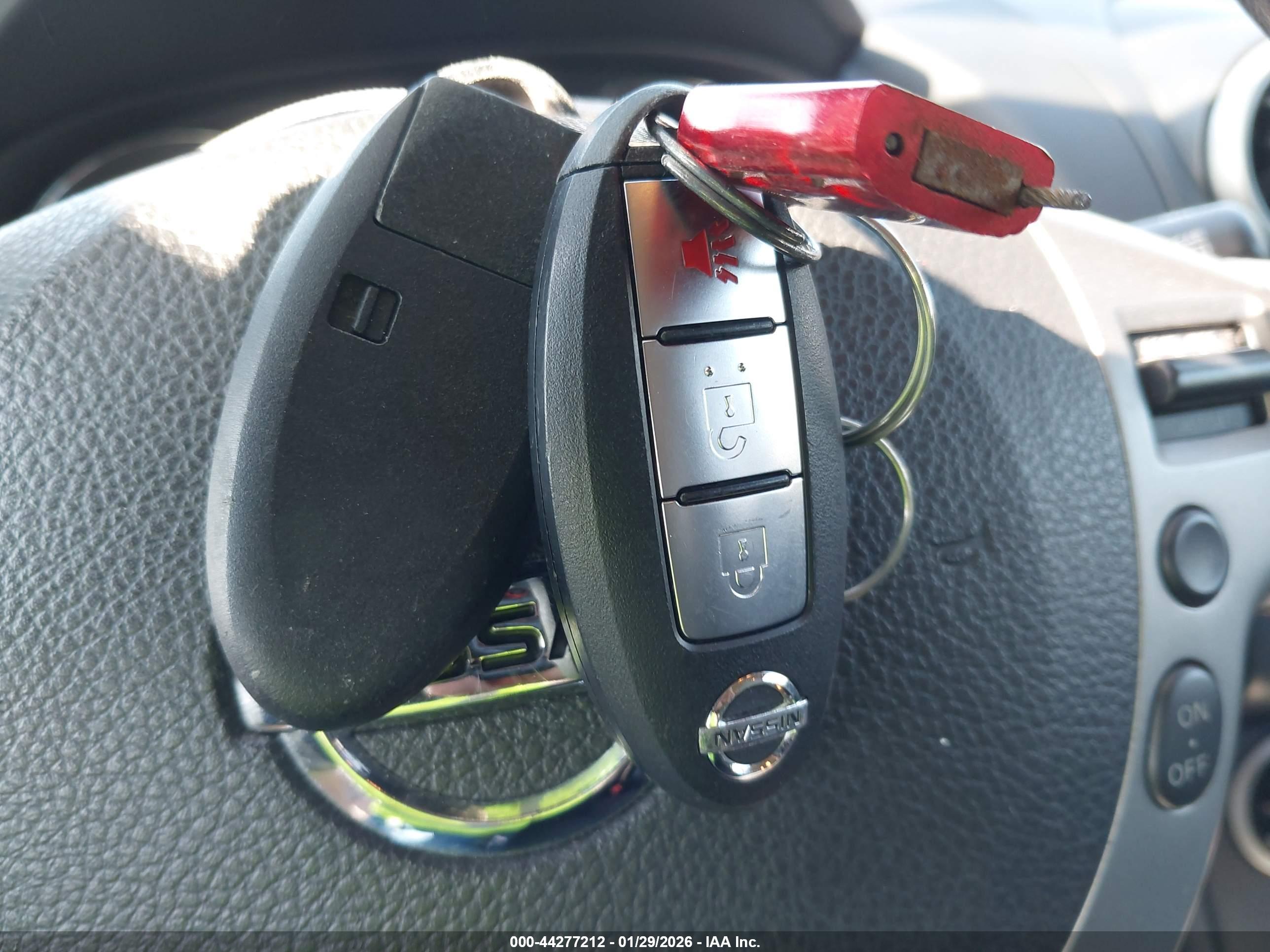 NISSAN ROGUE image 11