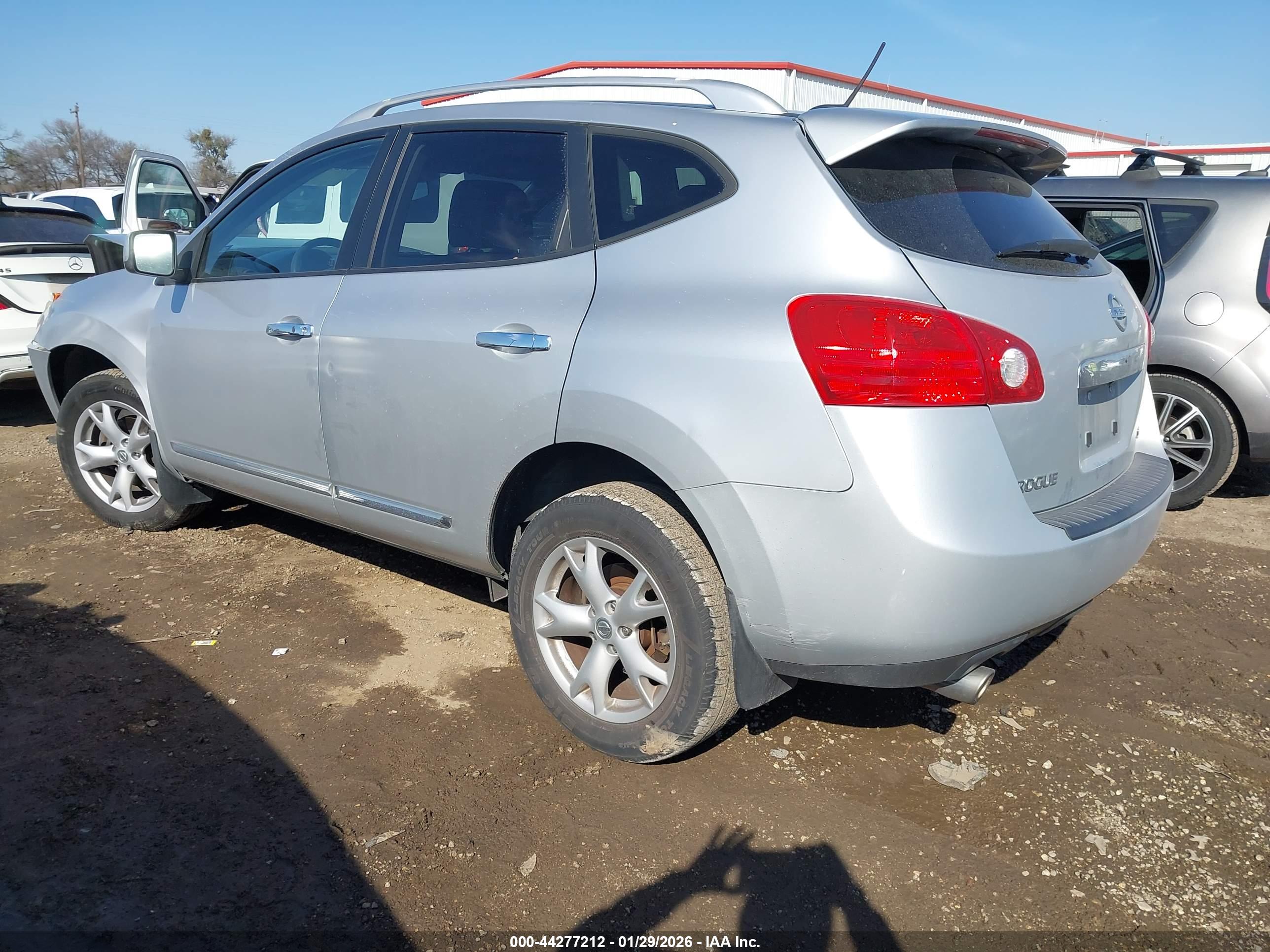 NISSAN ROGUE image 3