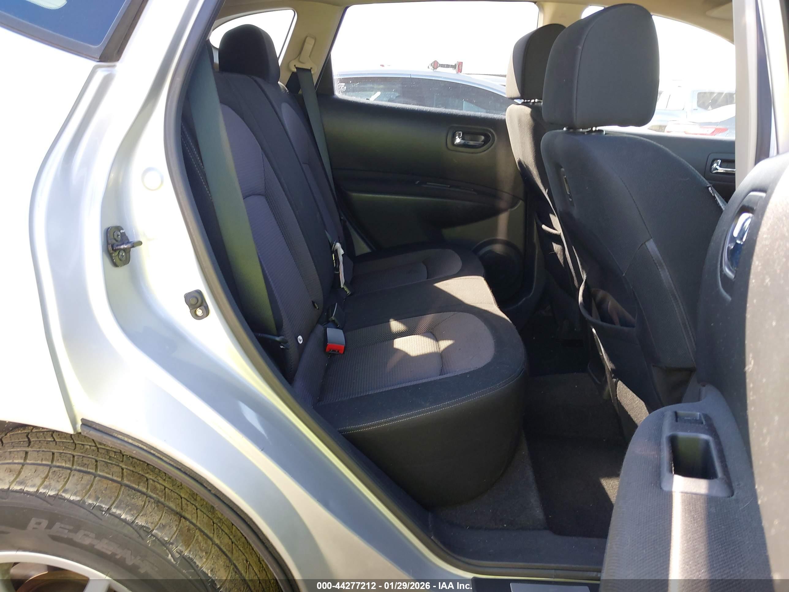 NISSAN ROGUE image 8