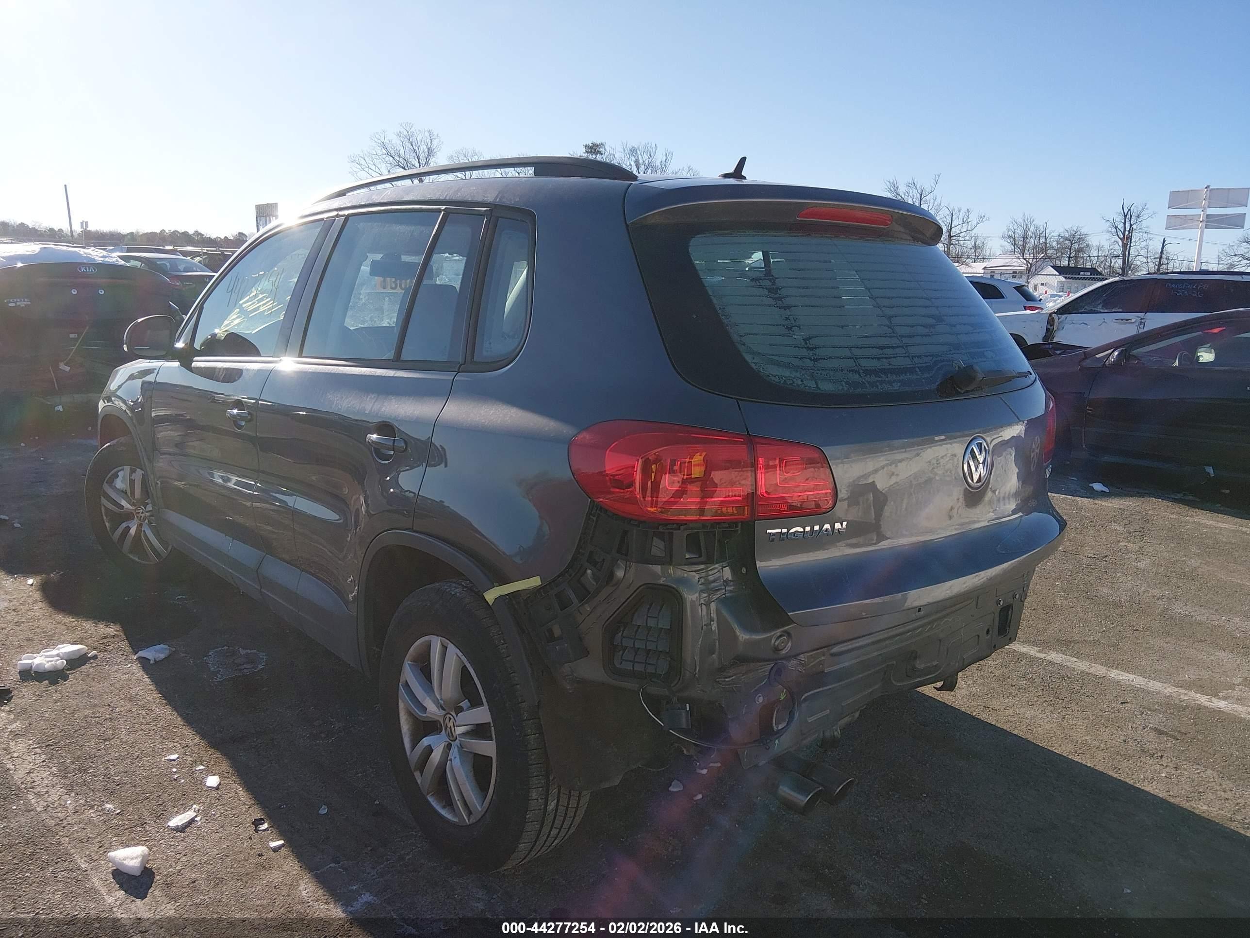 VOLKSWAGEN TIGUAN image 3