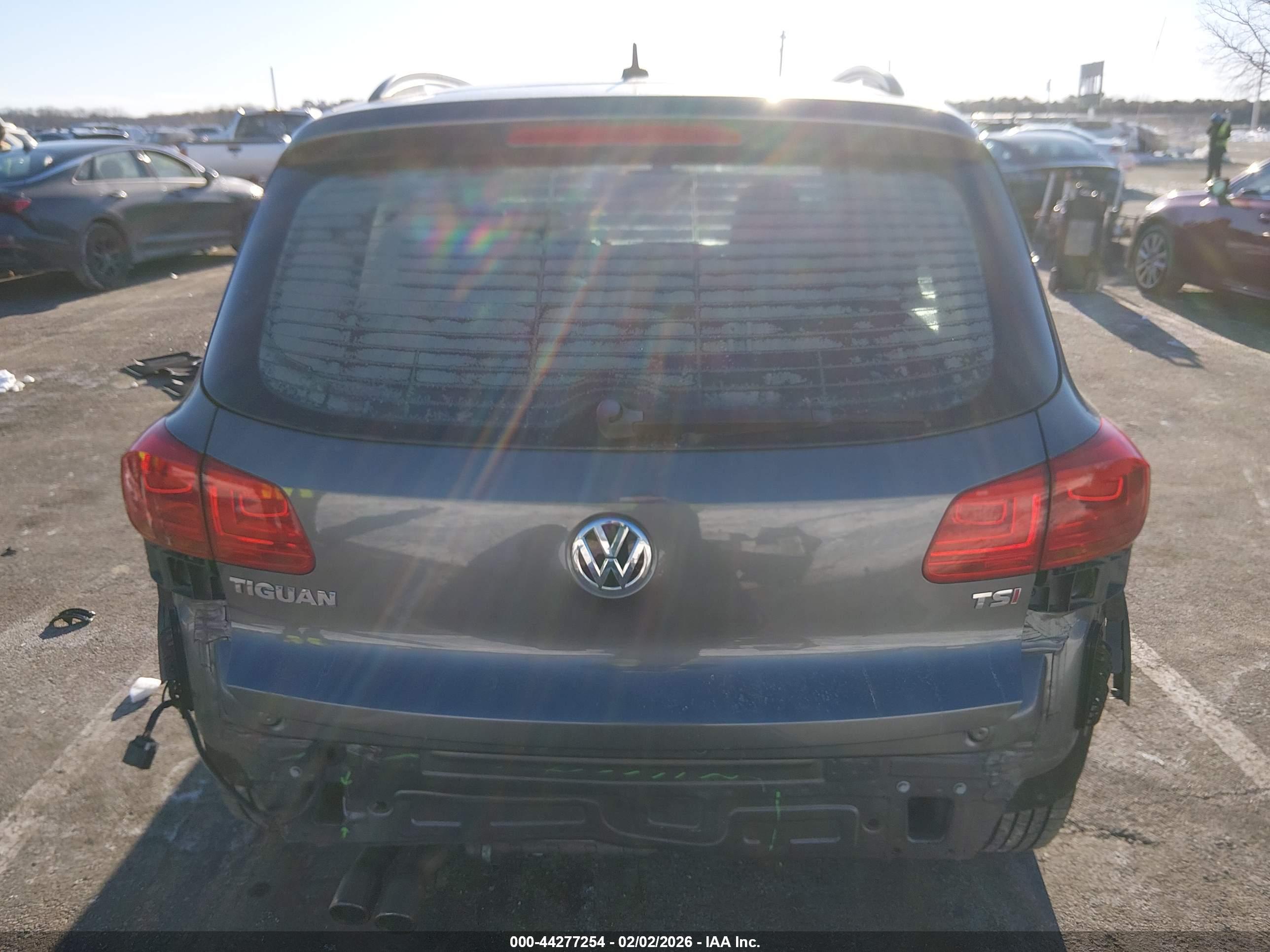 VOLKSWAGEN TIGUAN image 6