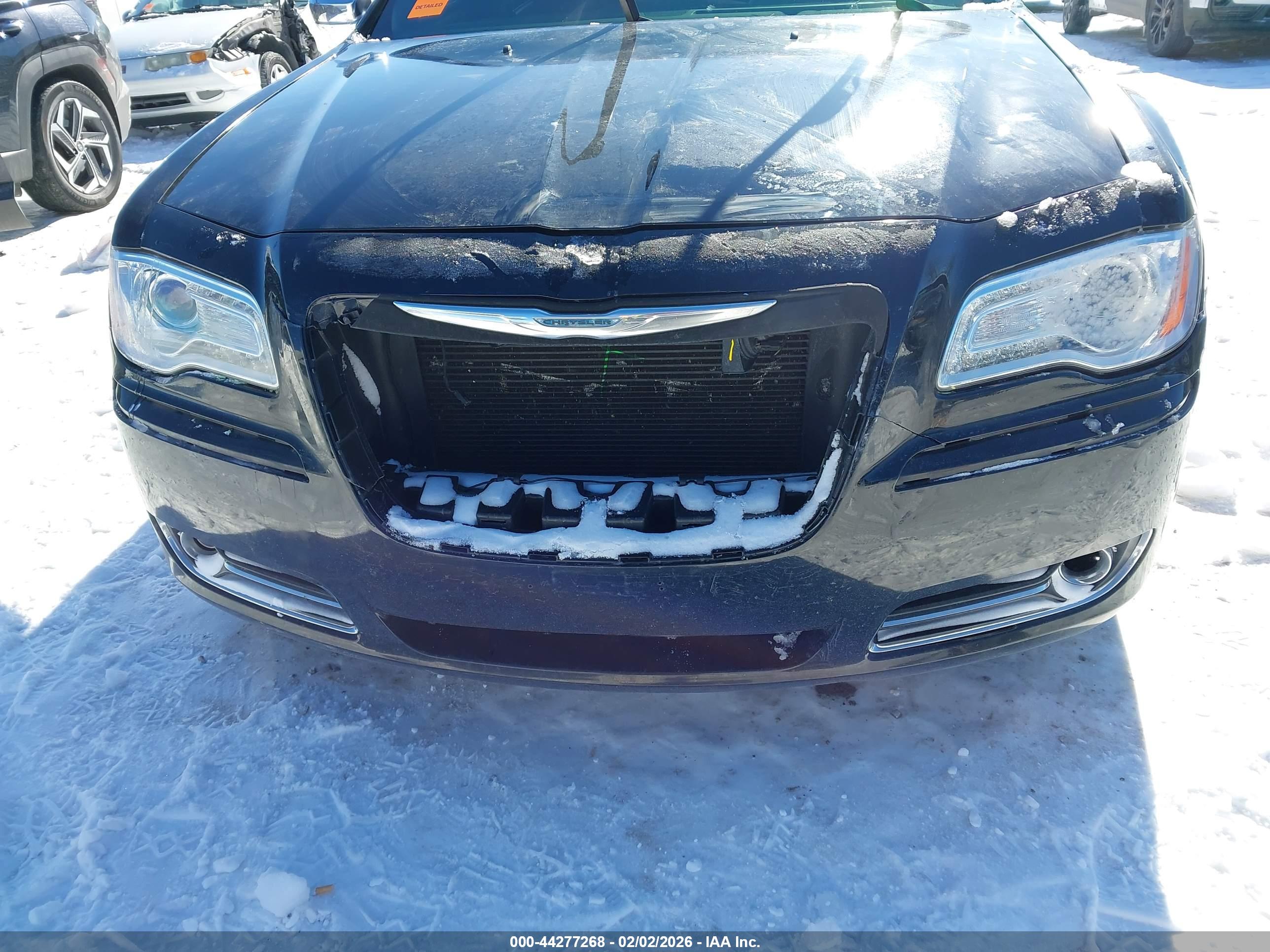CHRYSLER 300 image 6