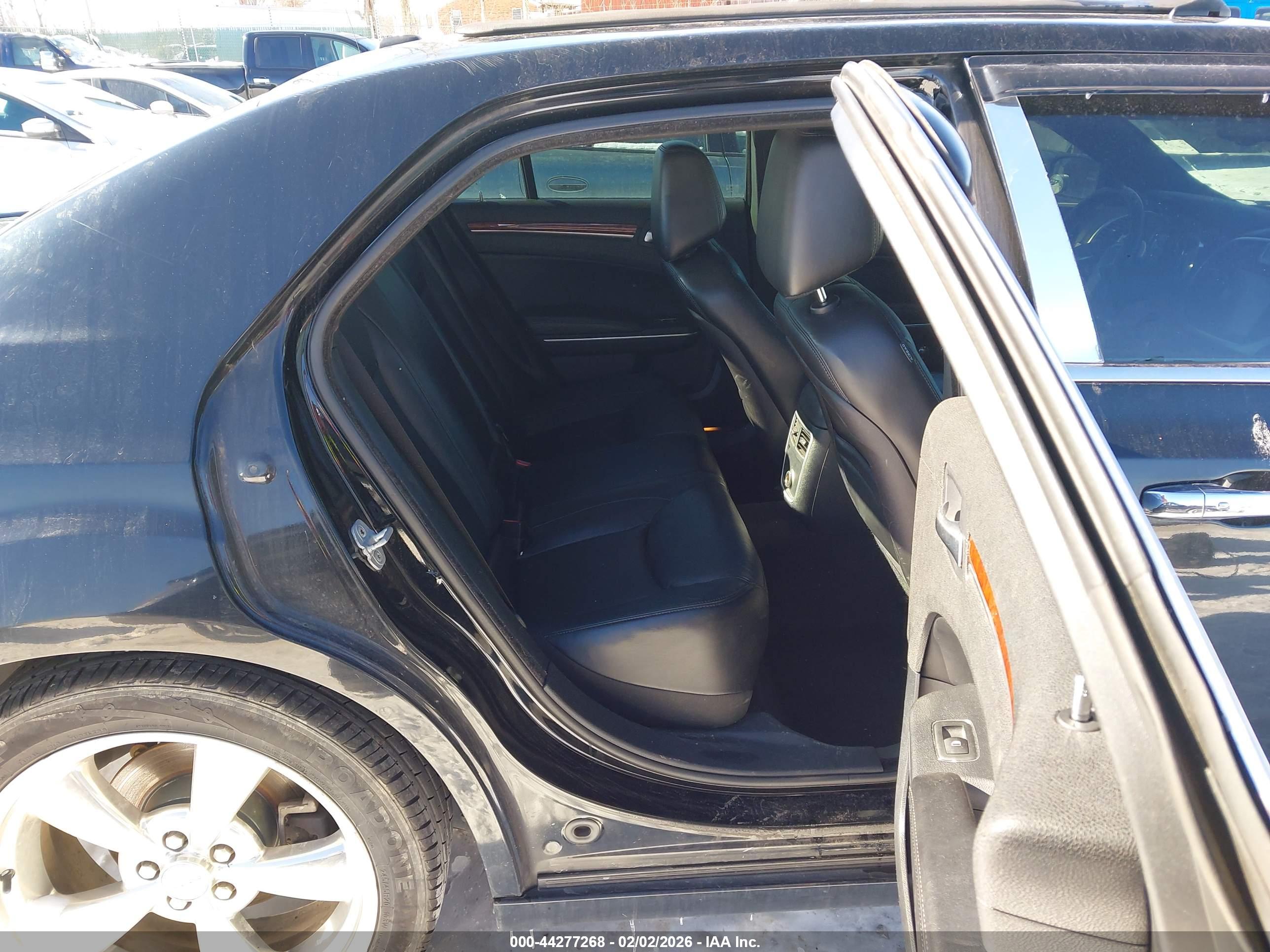 CHRYSLER 300 image 8