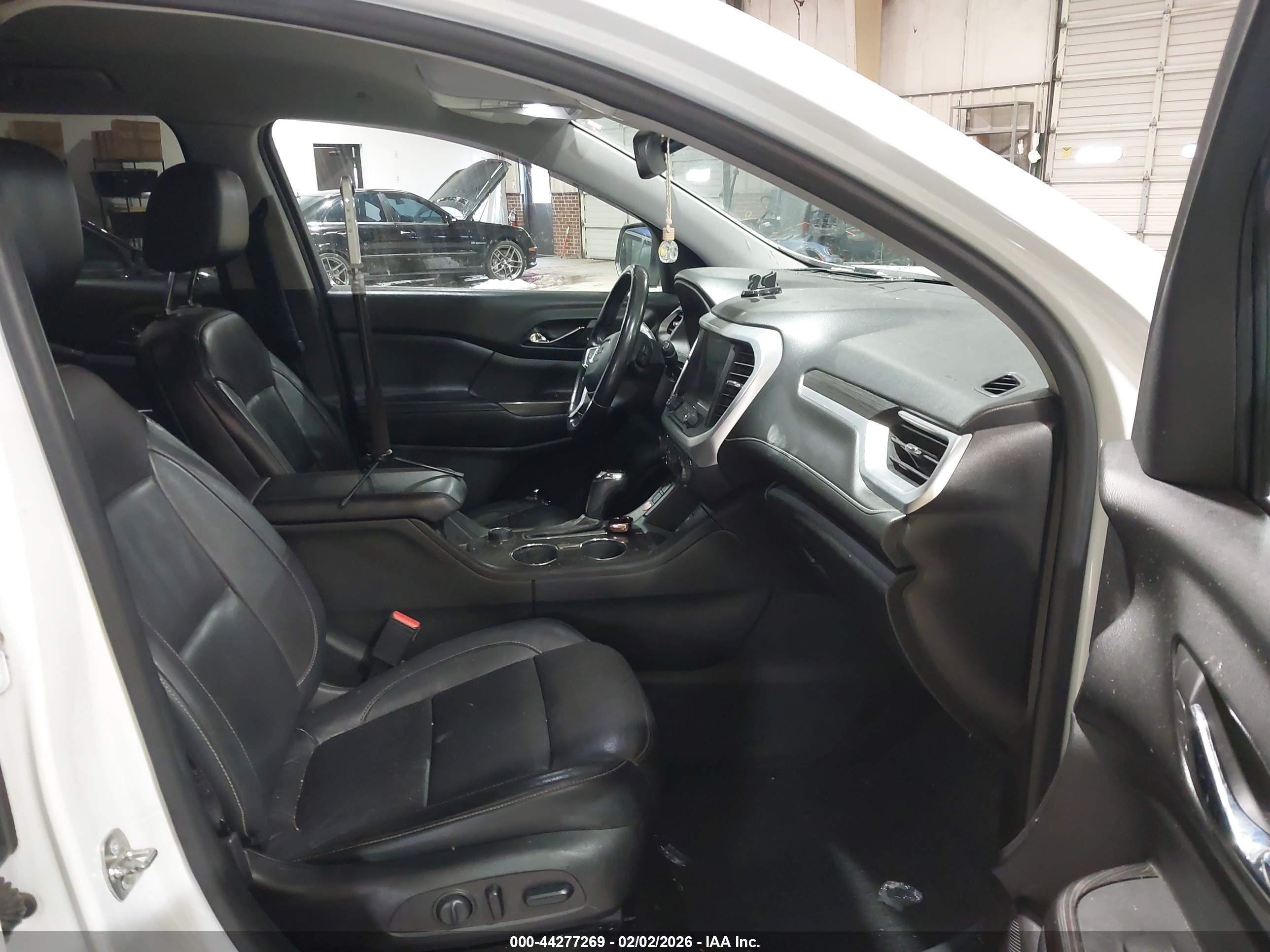 GMC ACADIA image 5