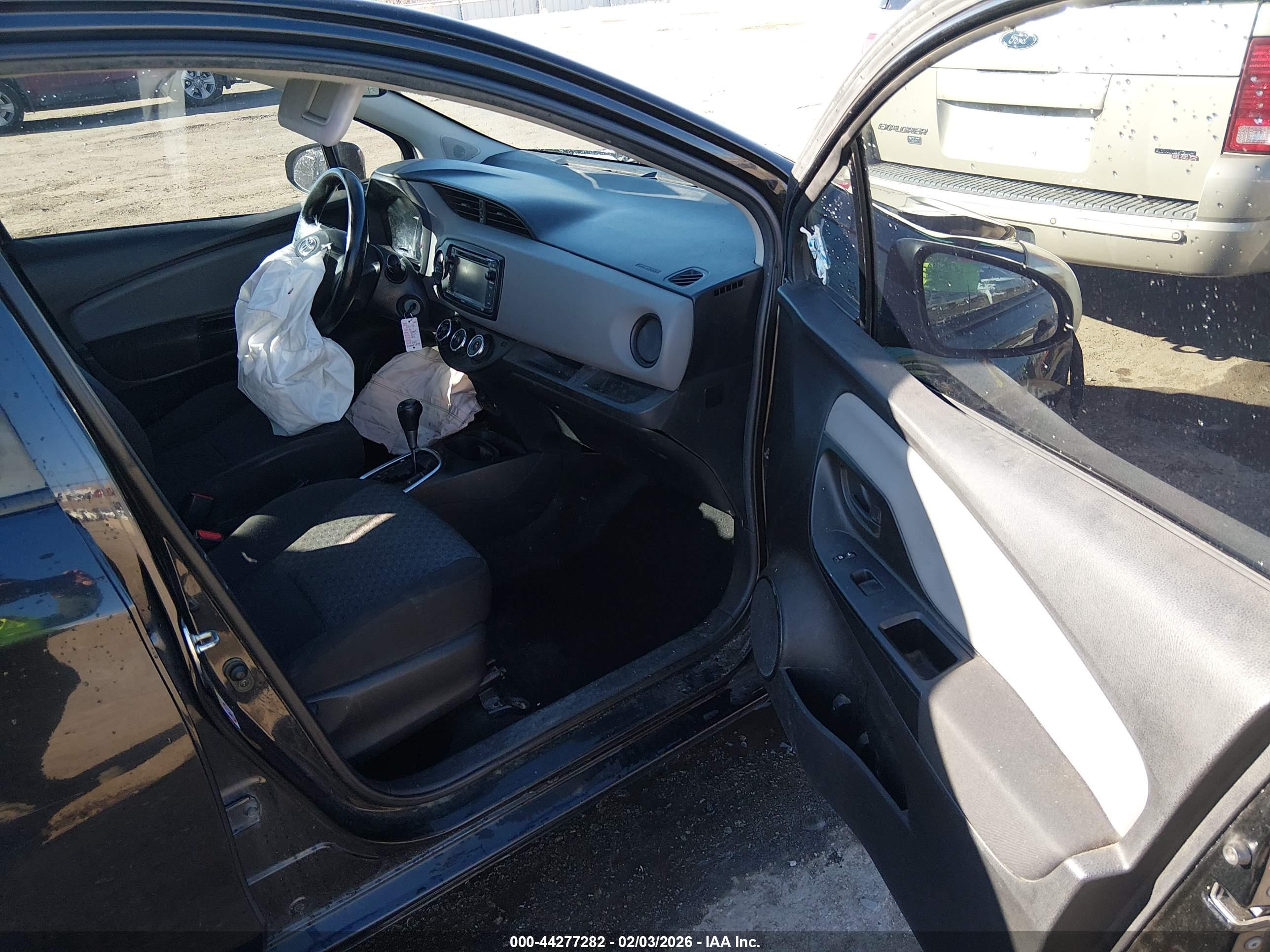 TOYOTA YARIS image 5