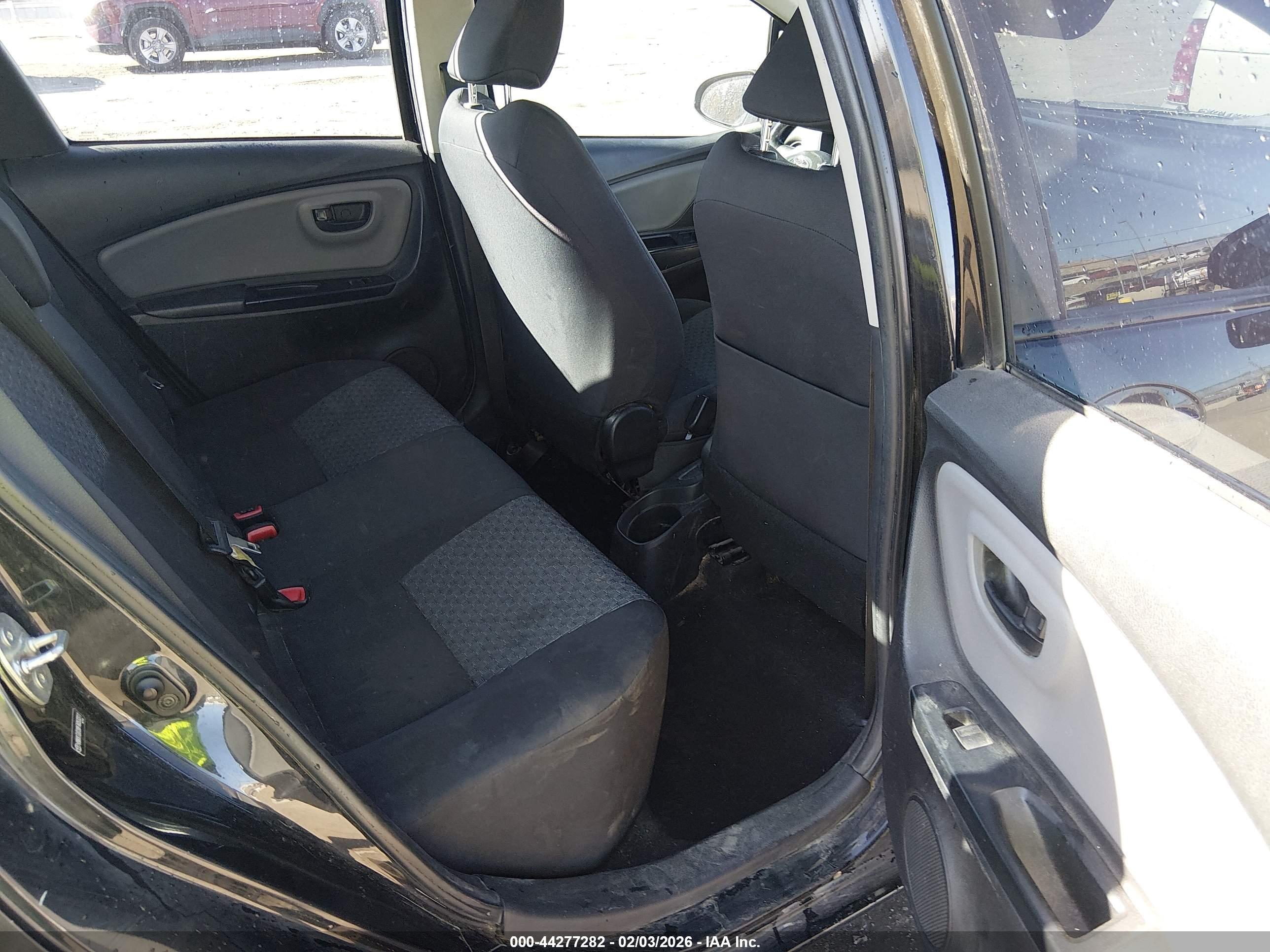 TOYOTA YARIS image 8
