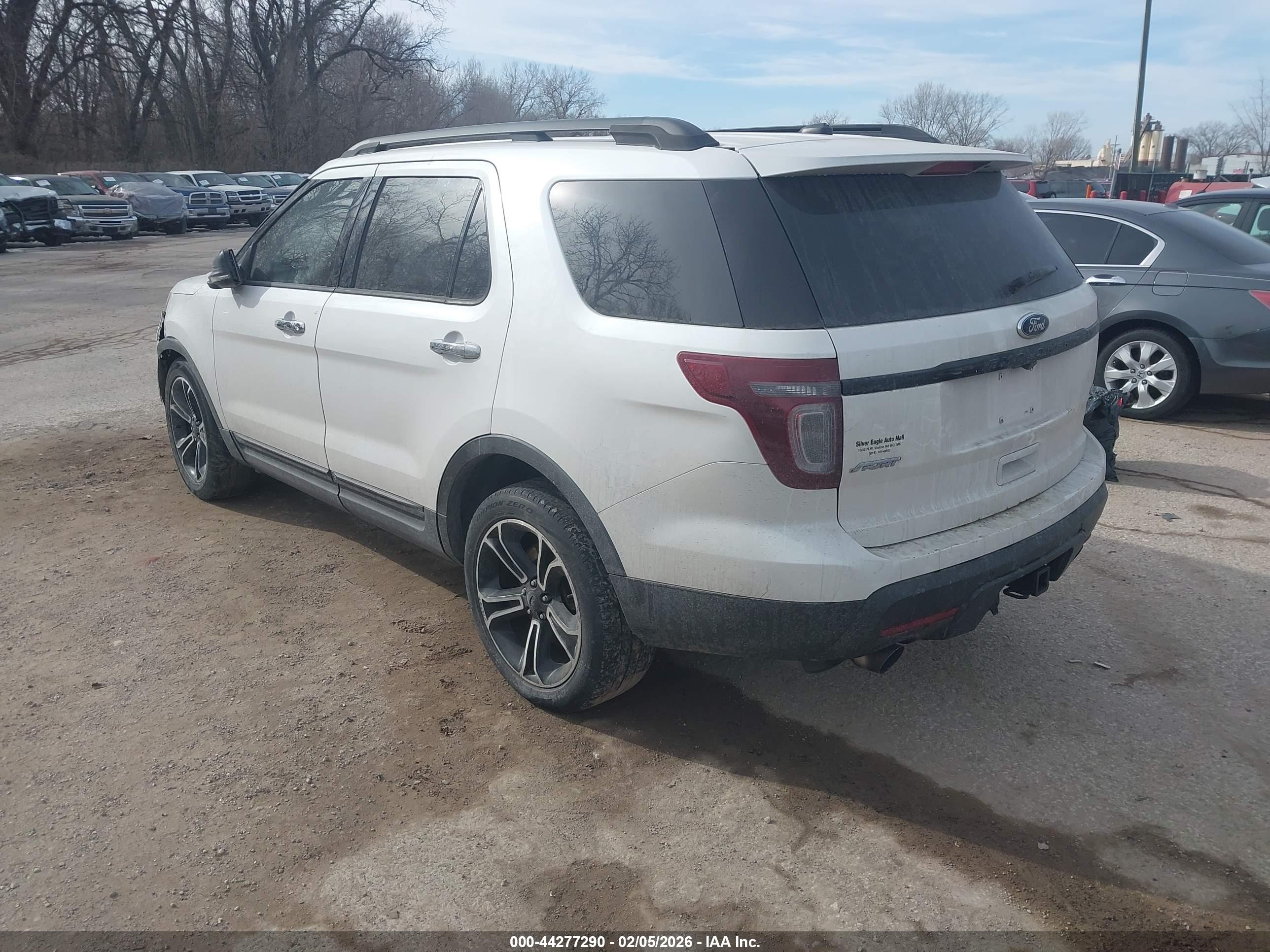 FORD EXPLORER image 3