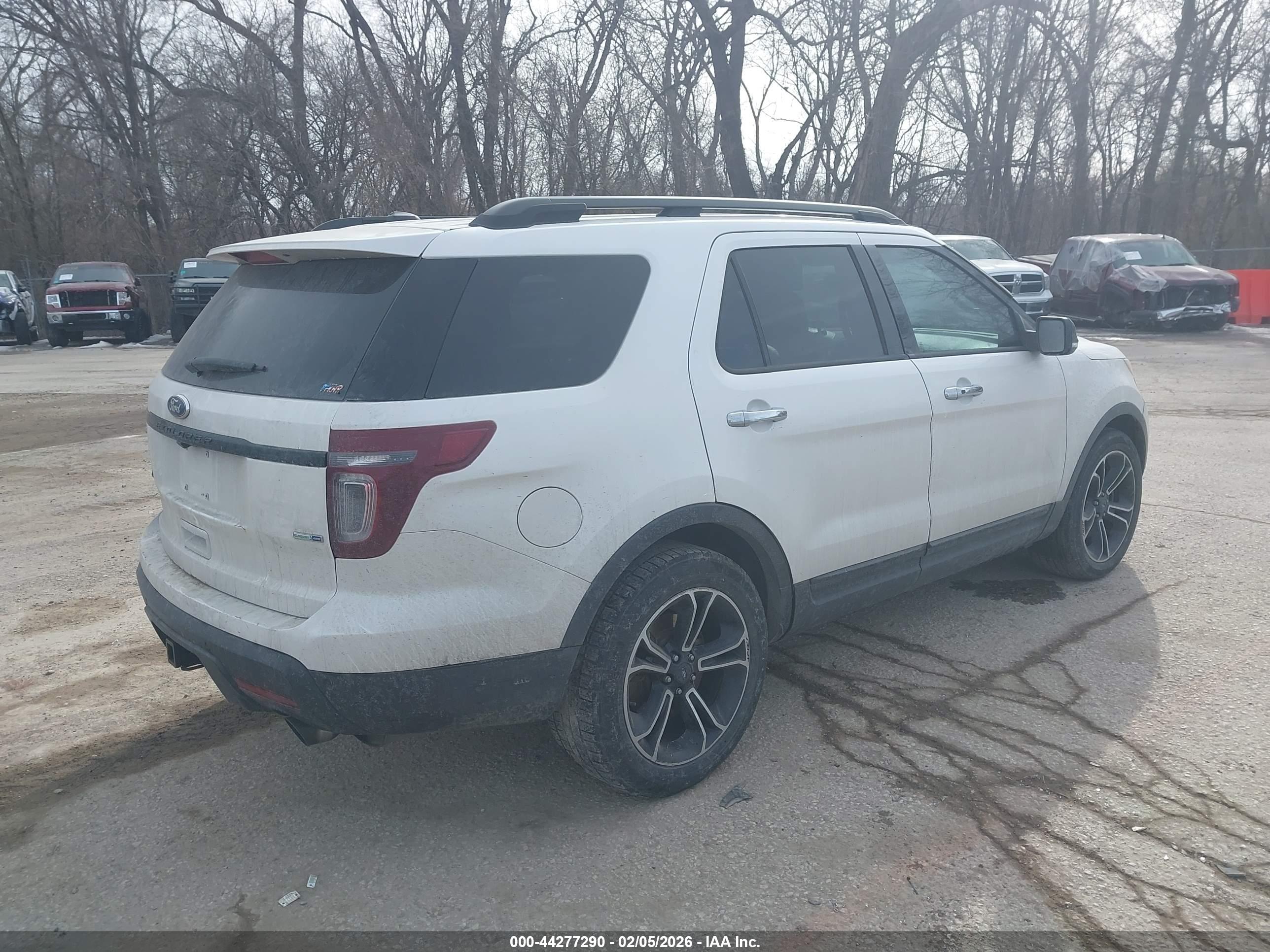 FORD EXPLORER image 4