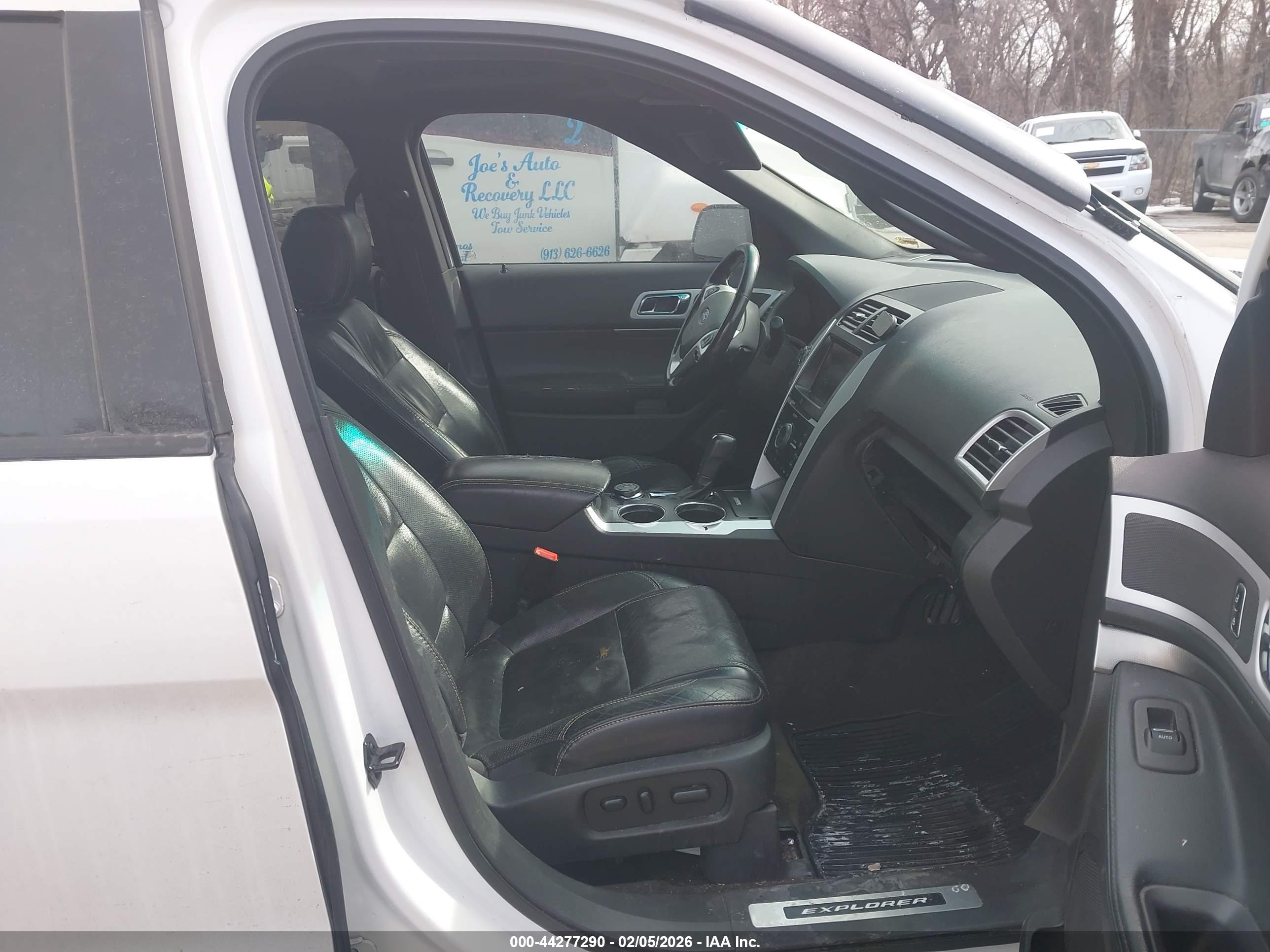 FORD EXPLORER image 5