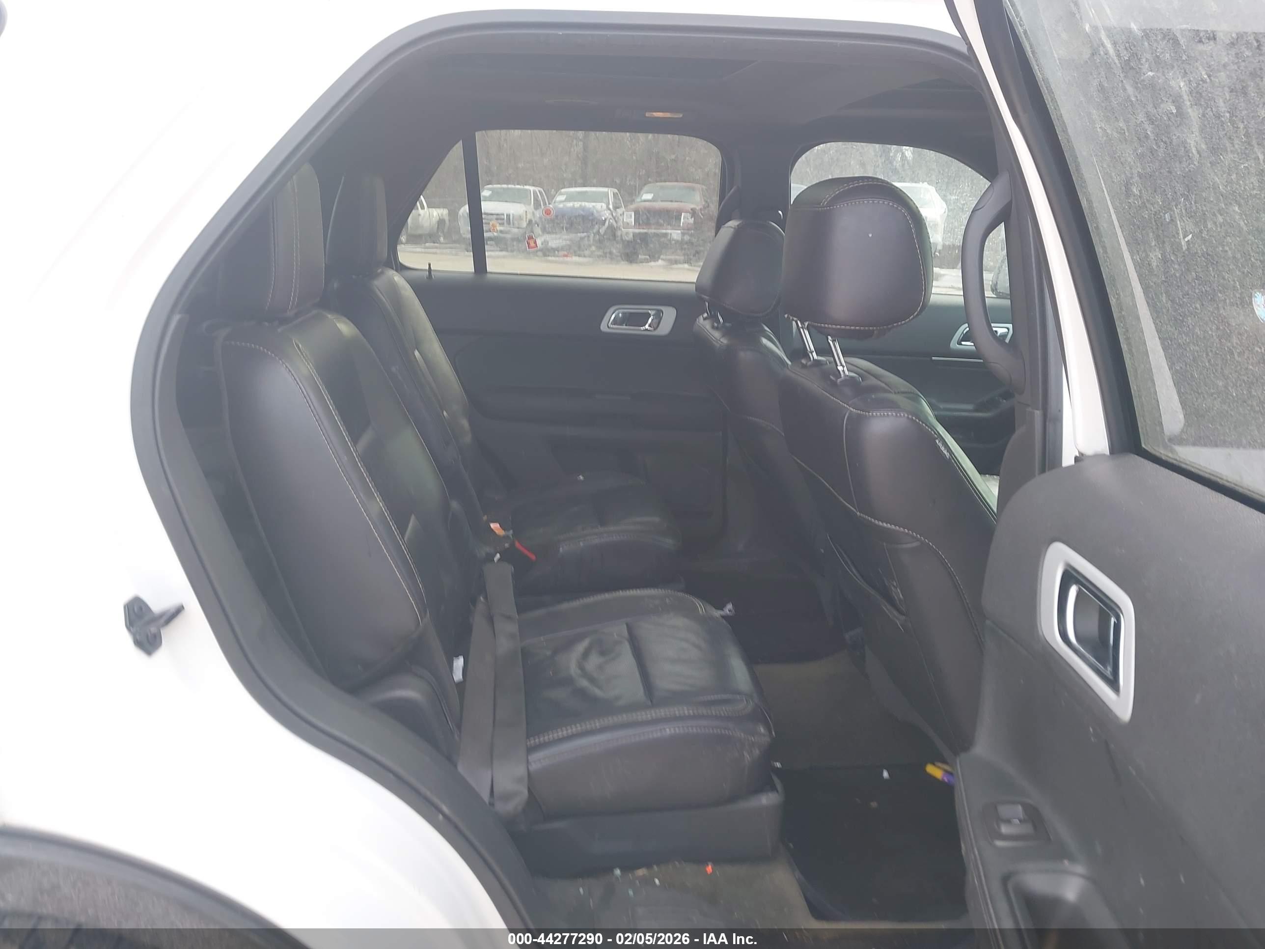FORD EXPLORER image 8