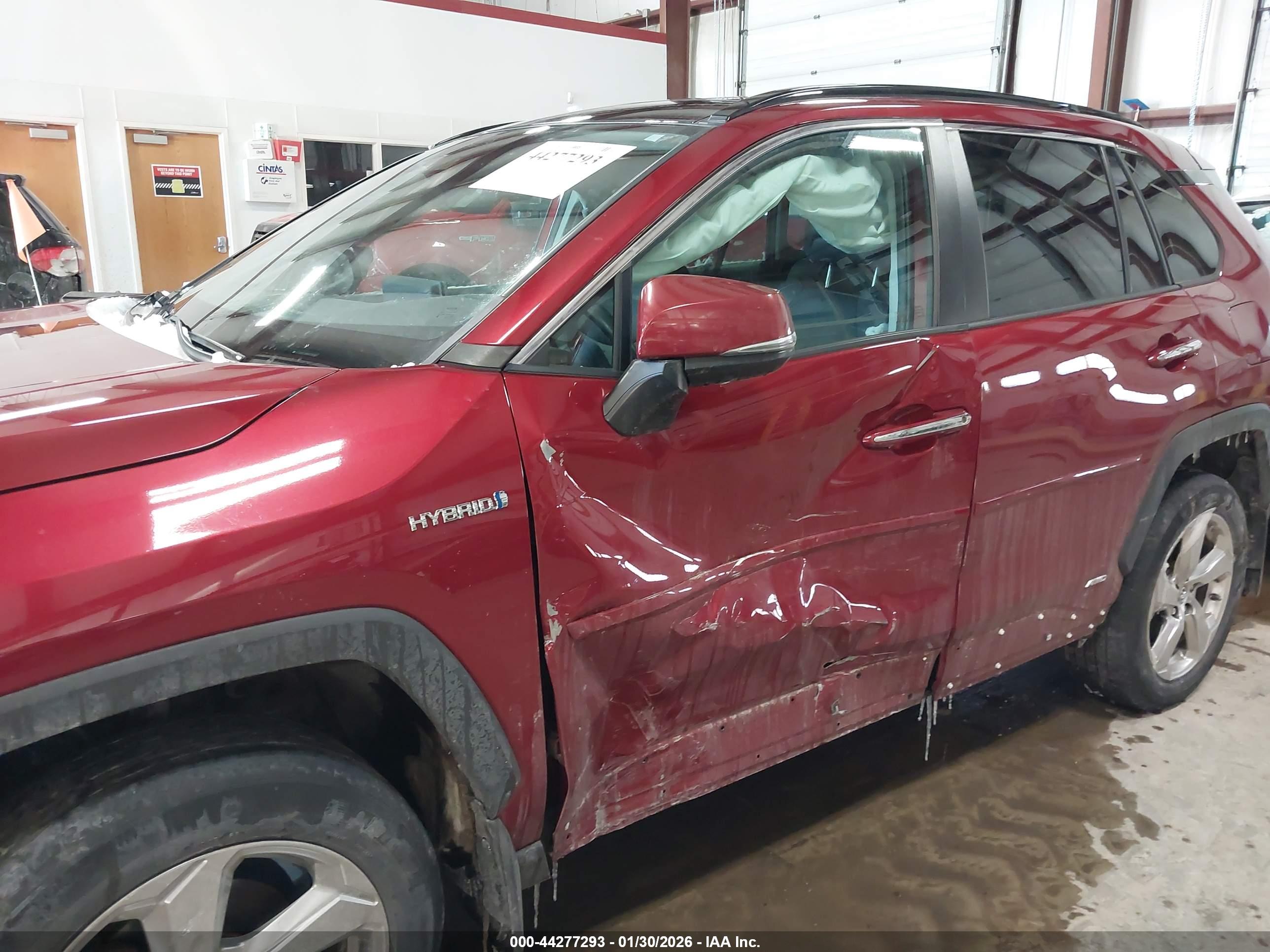 TOYOTA RAV4 image 6