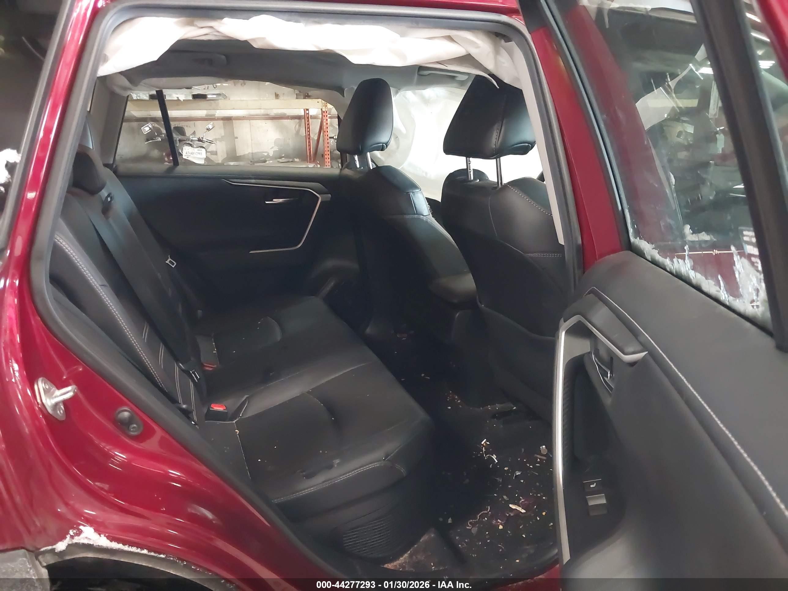 TOYOTA RAV4 image 8