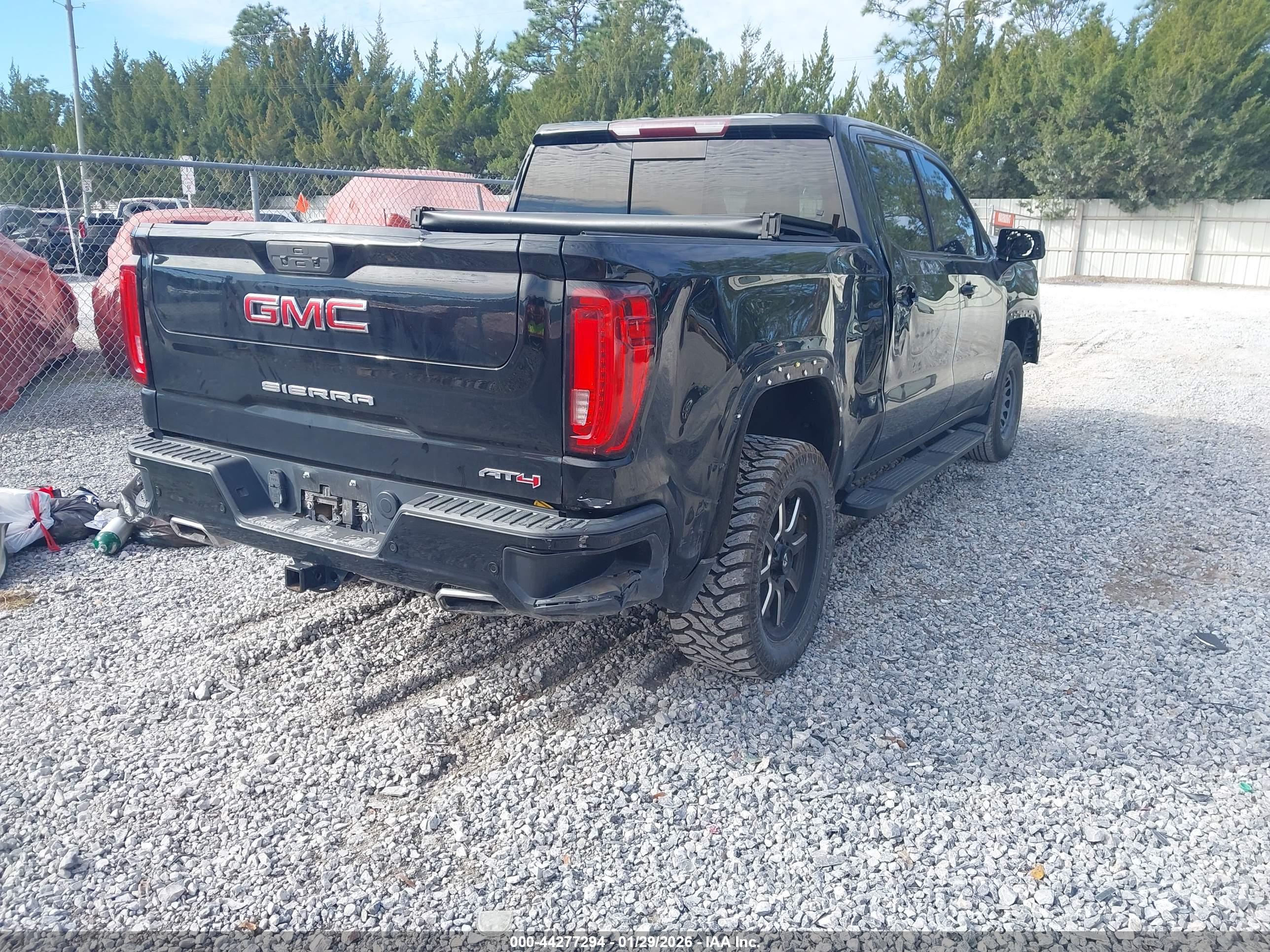 GMC SIERRA image 4