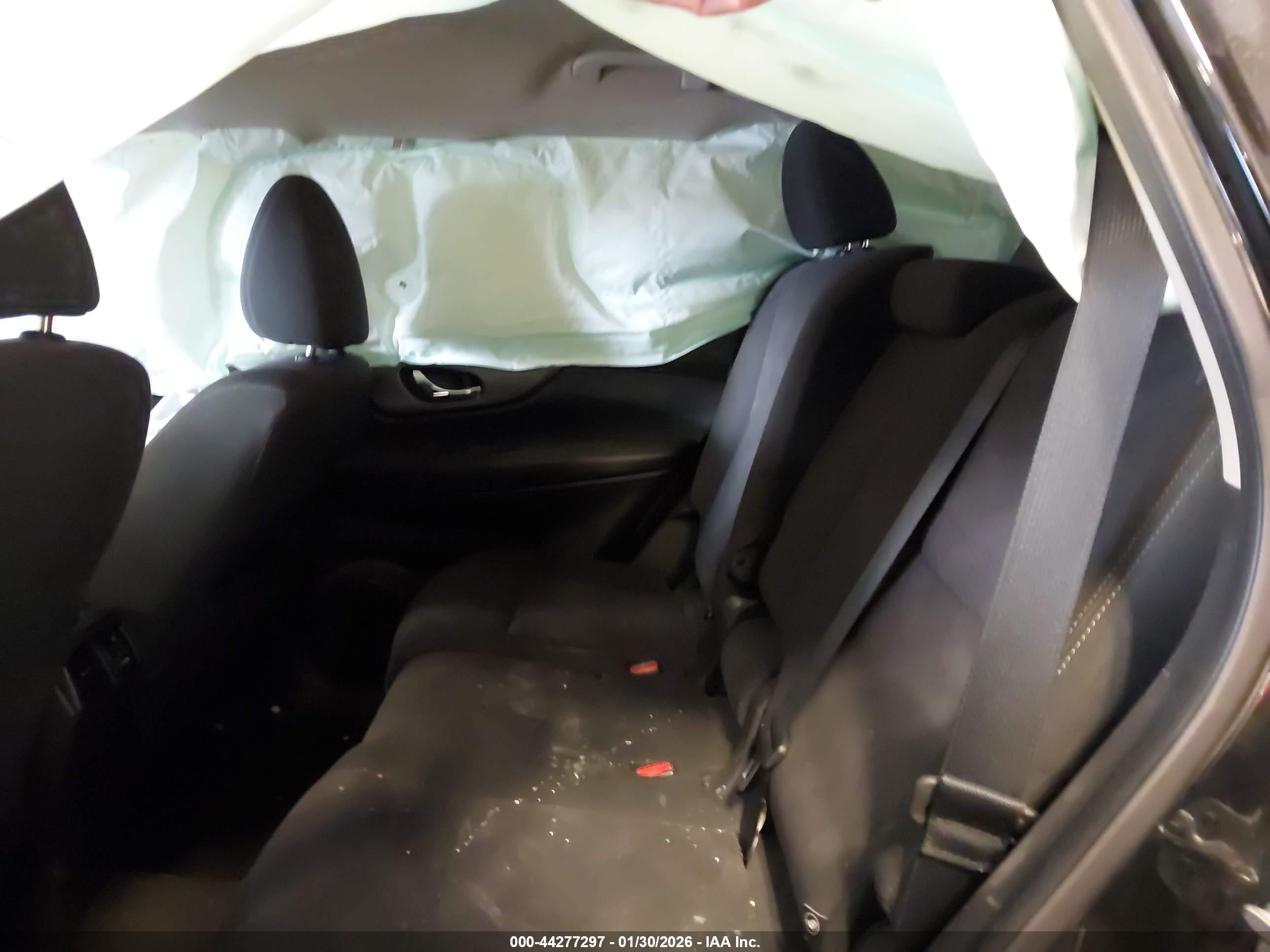 NISSAN ROGUE image 8