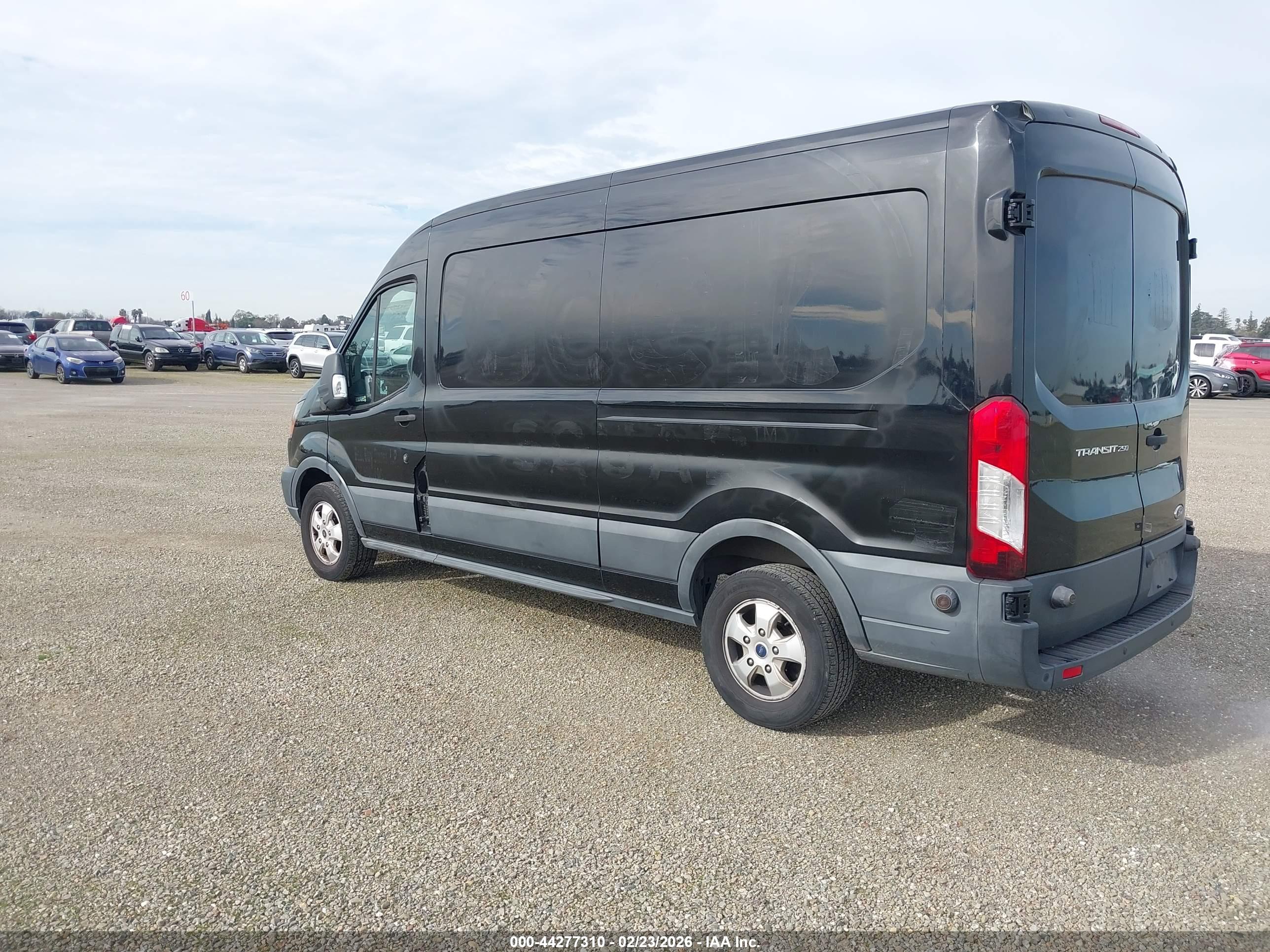 FORD TRANSIT-250 image 3