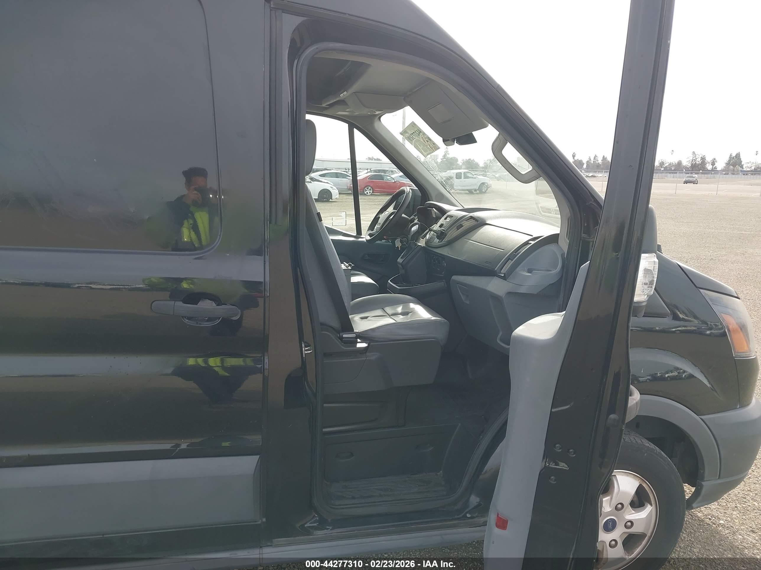 FORD TRANSIT-250 image 5