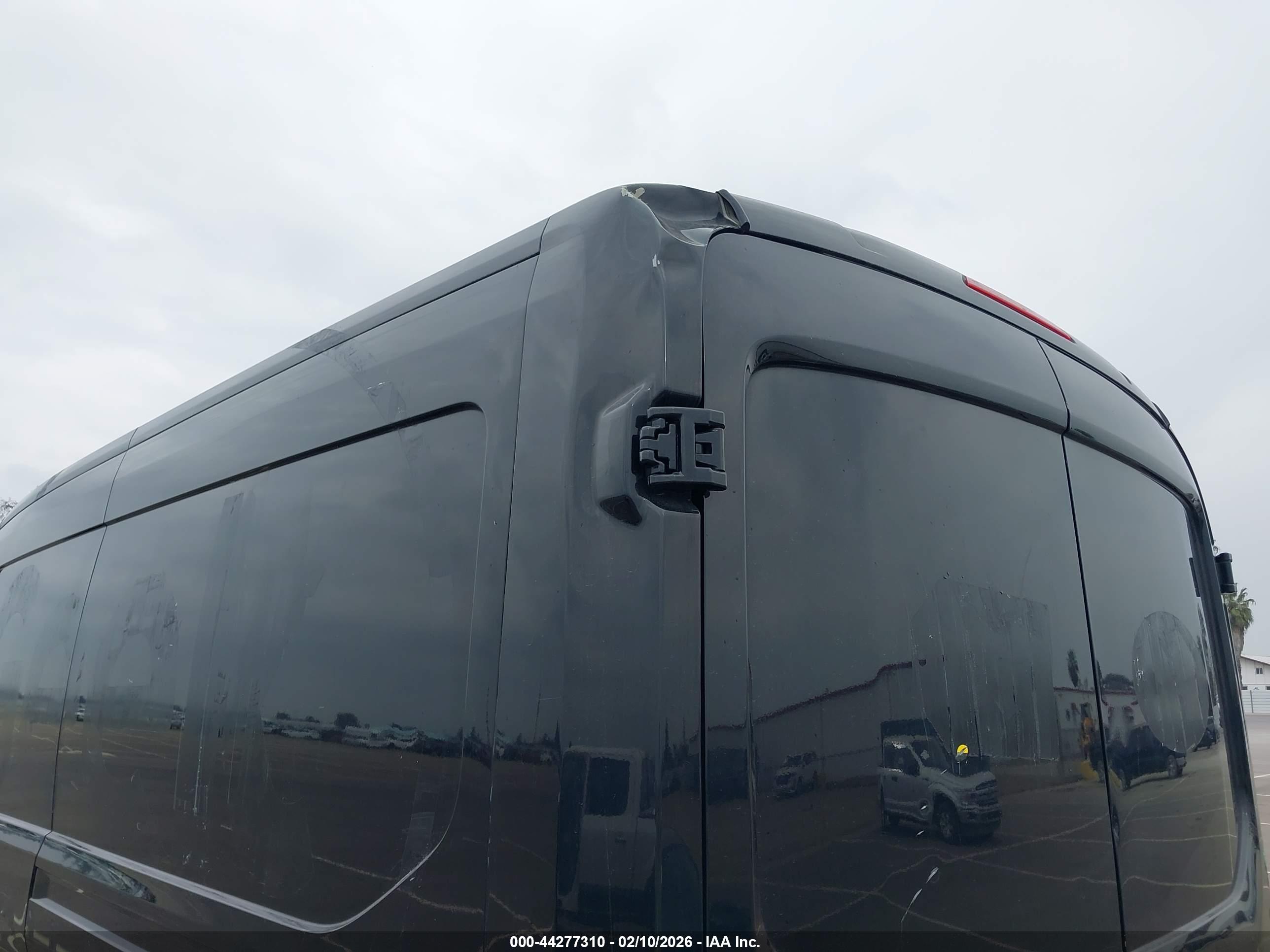FORD TRANSIT-250 image 6