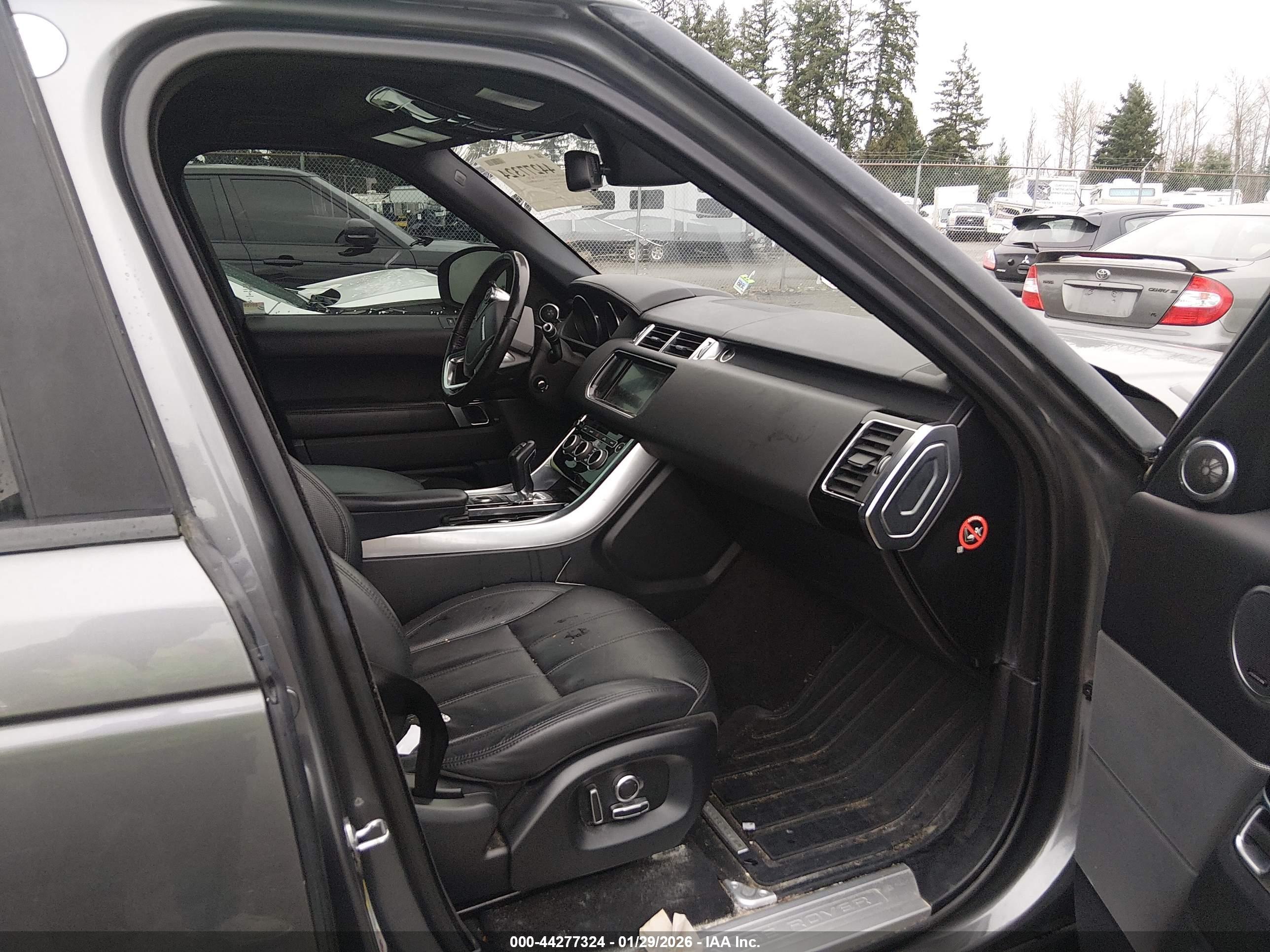 LAND ROVER image 5