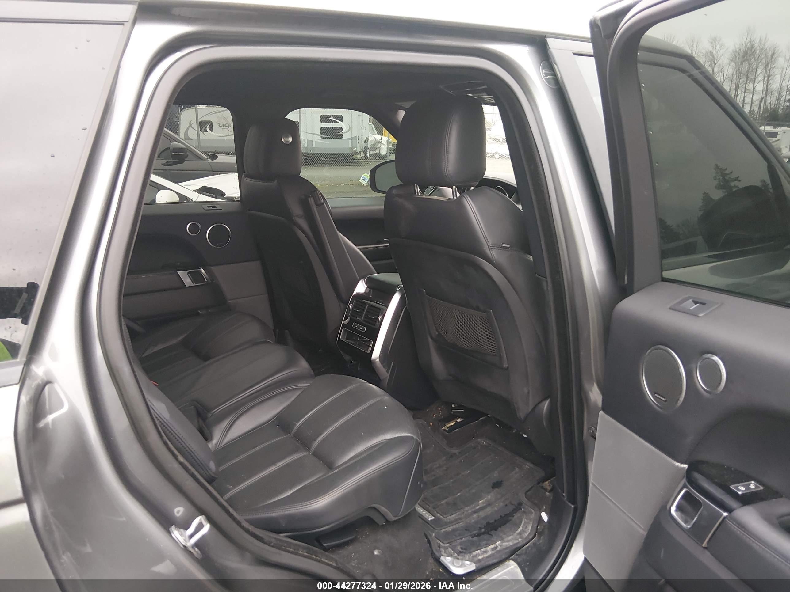 LAND ROVER image 8