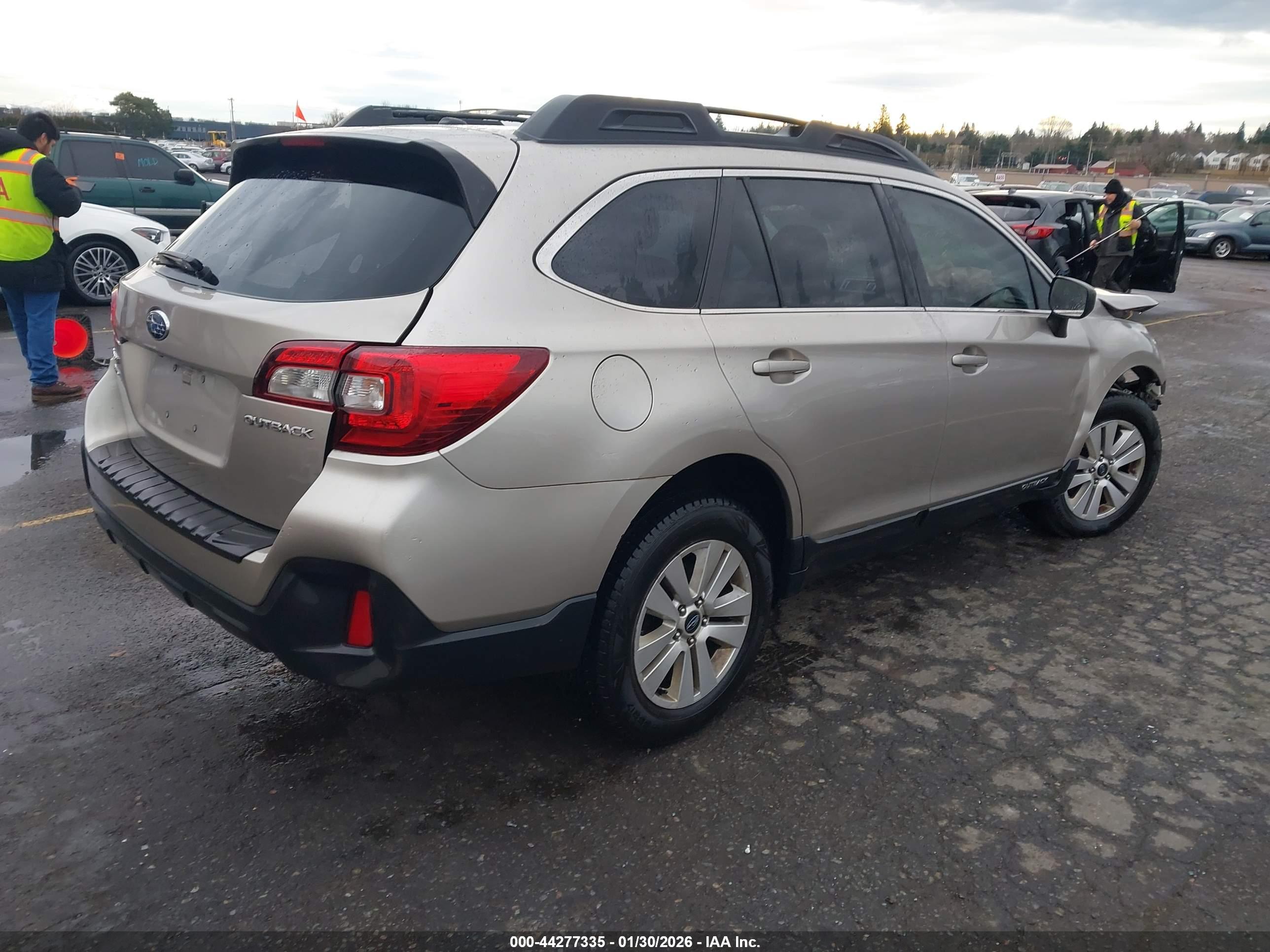 SUBARU OUTBACK image 4