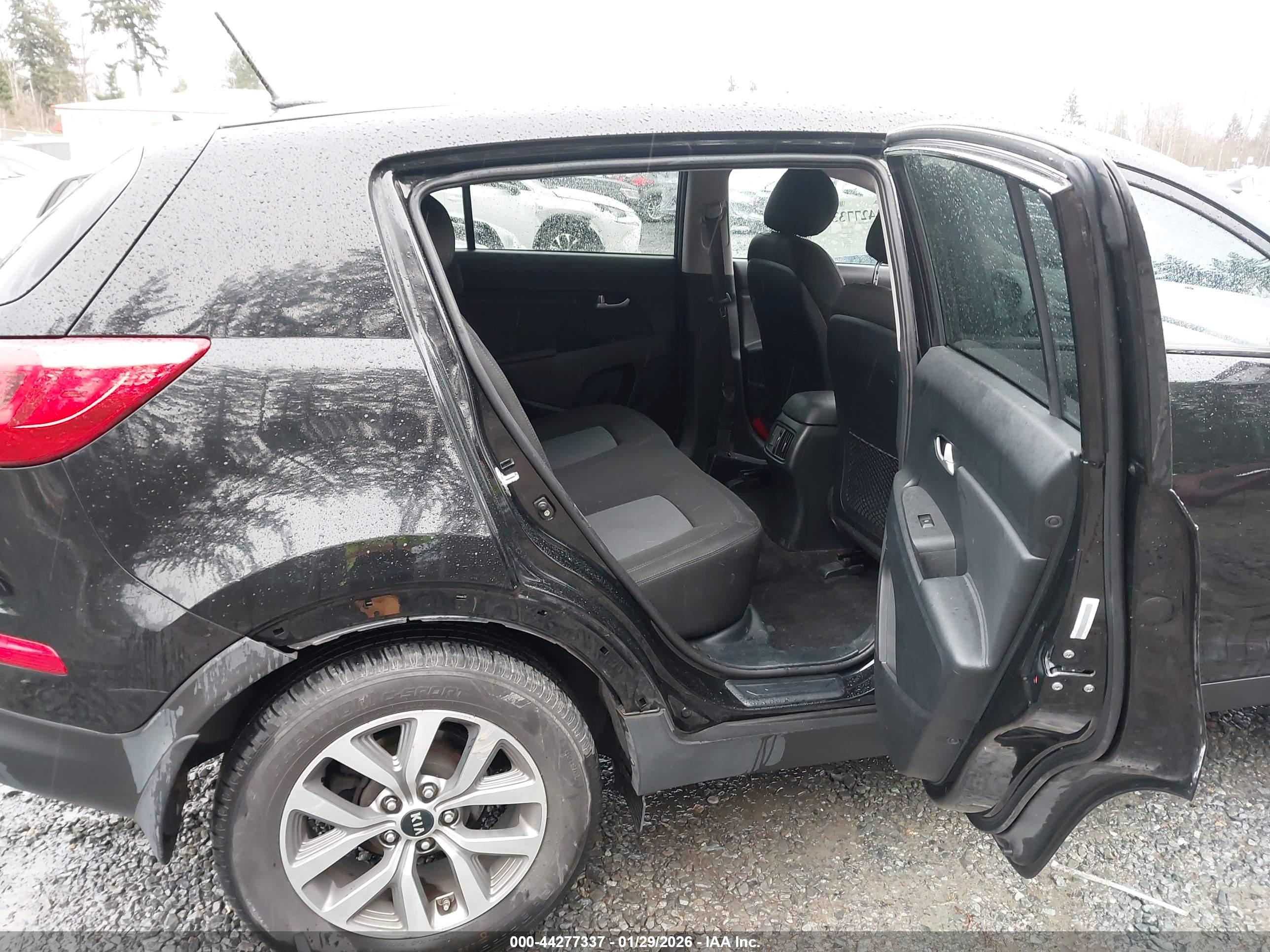 KIA SPORTAGE image 8
