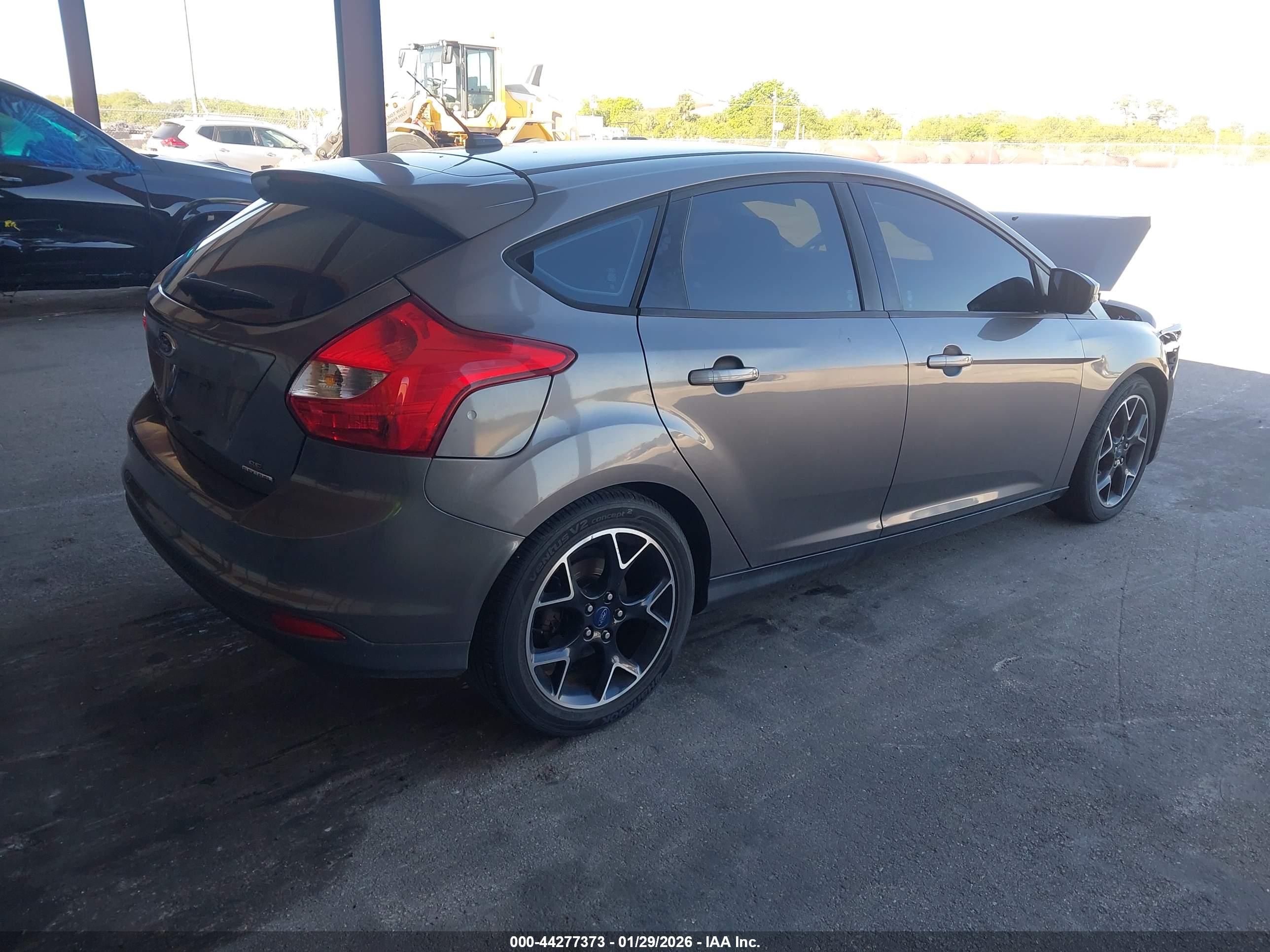 FORD FOCUS image 4