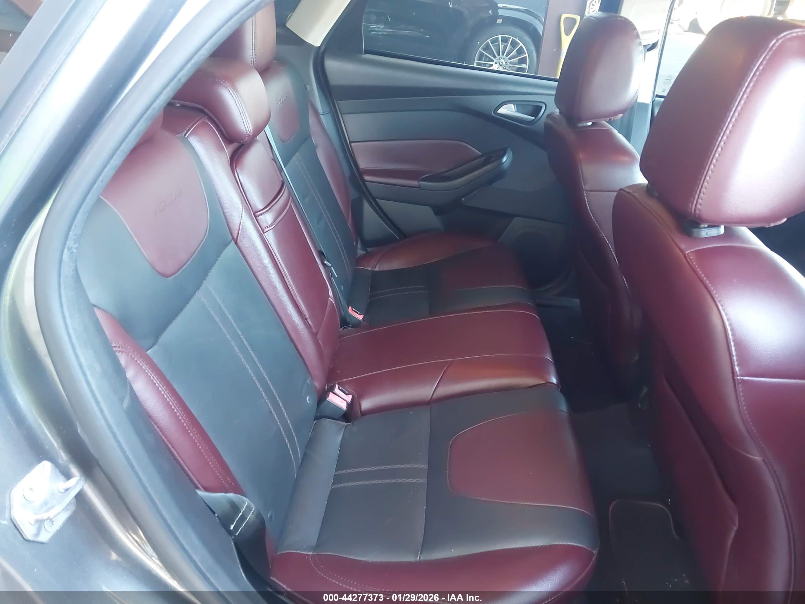 FORD FOCUS image 8