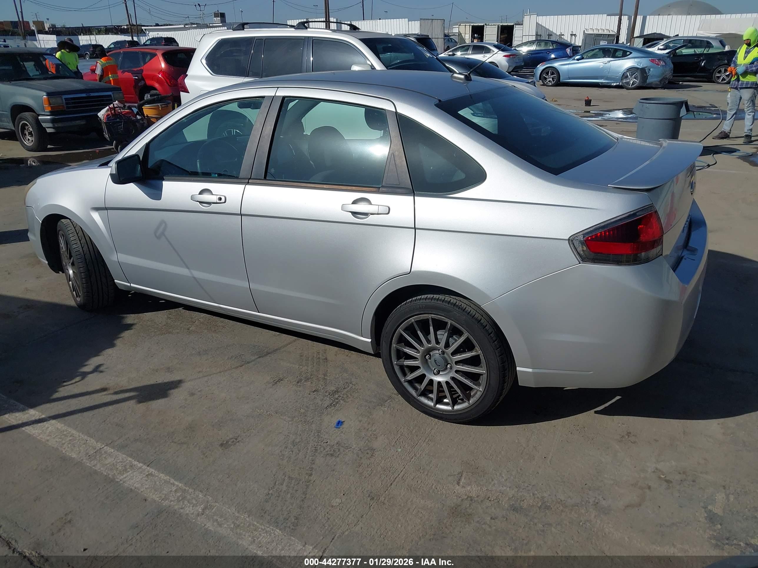 FORD FOCUS image 3