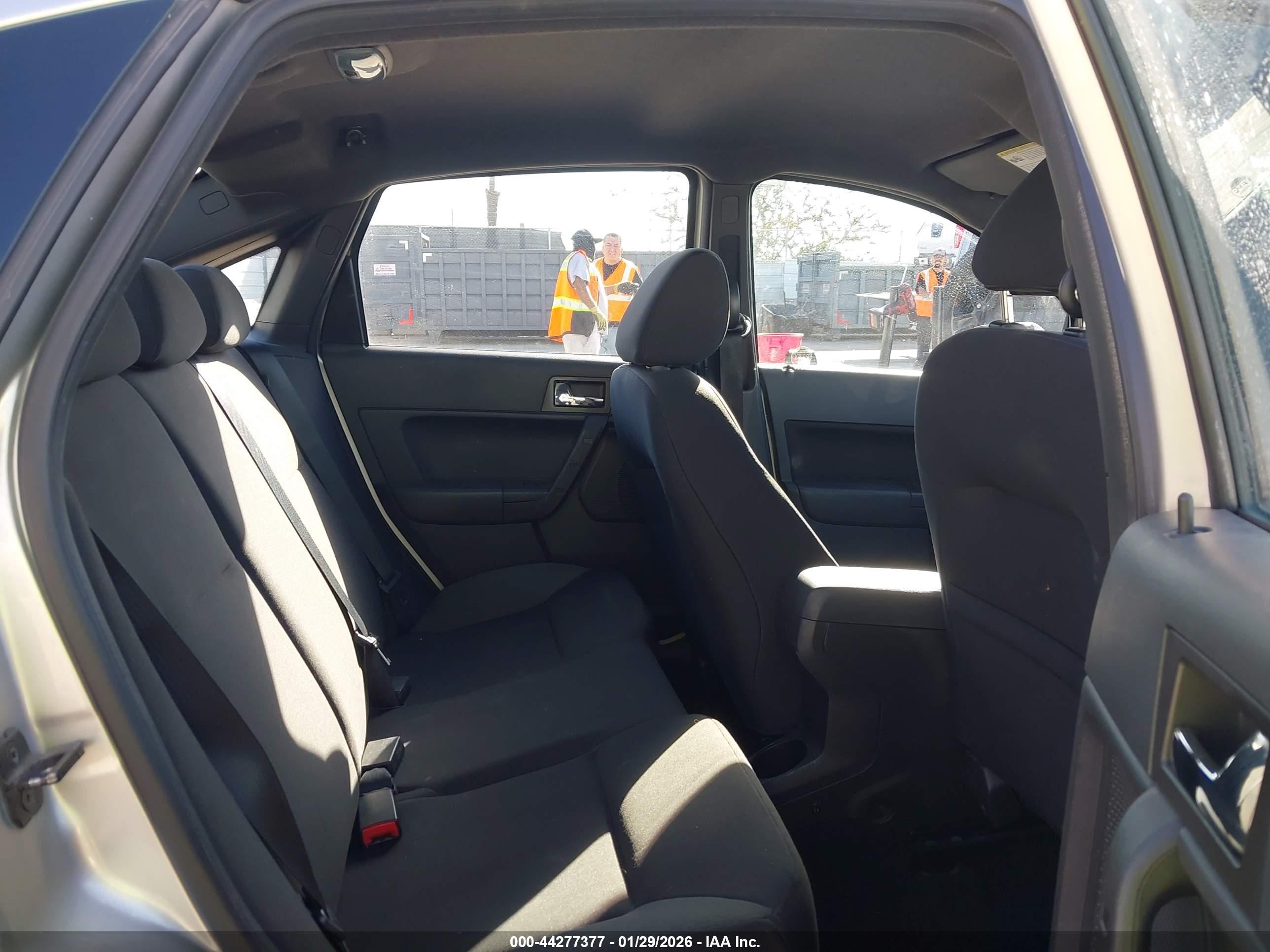 FORD FOCUS image 8