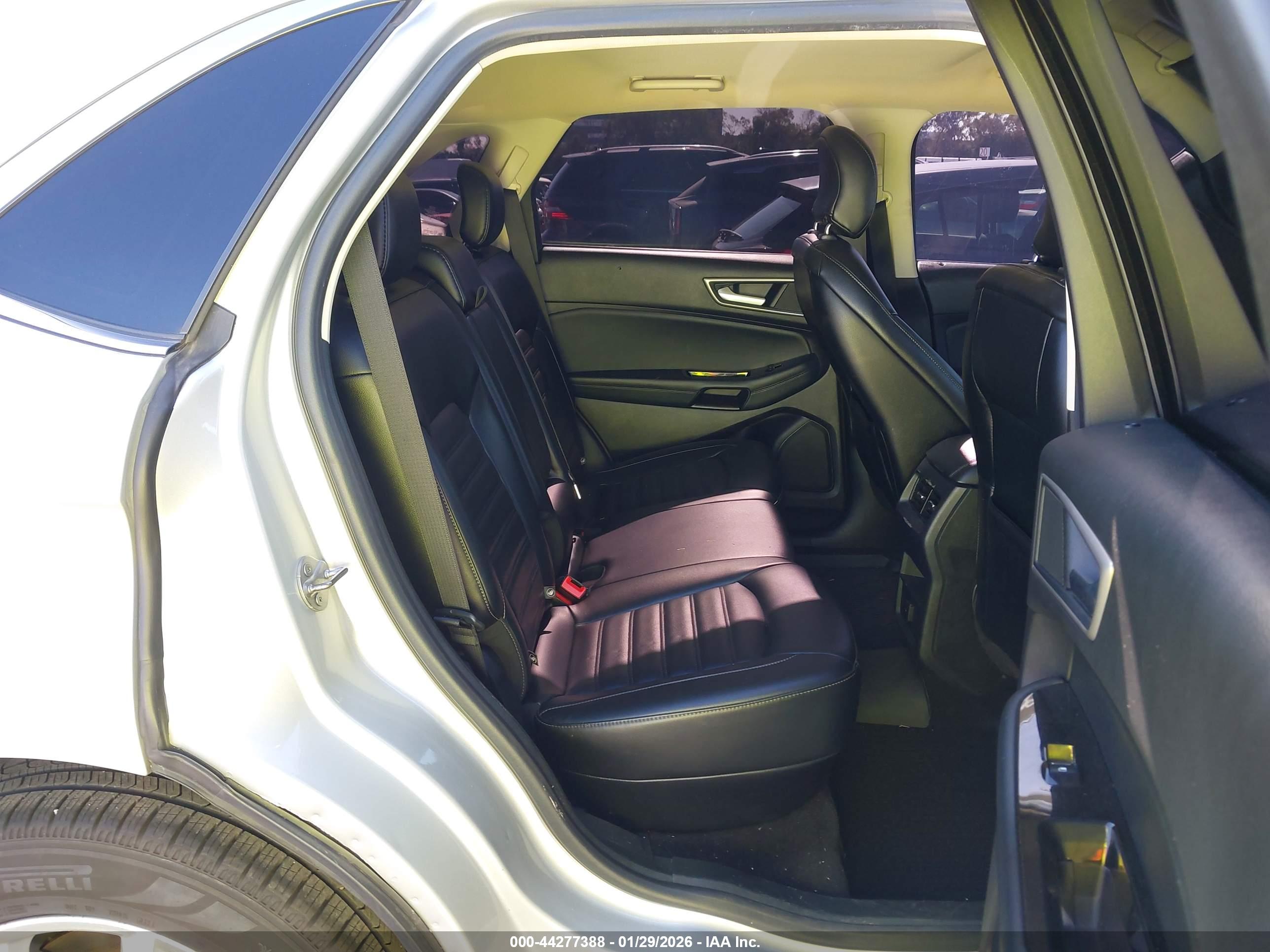 FORD EDGE image 8