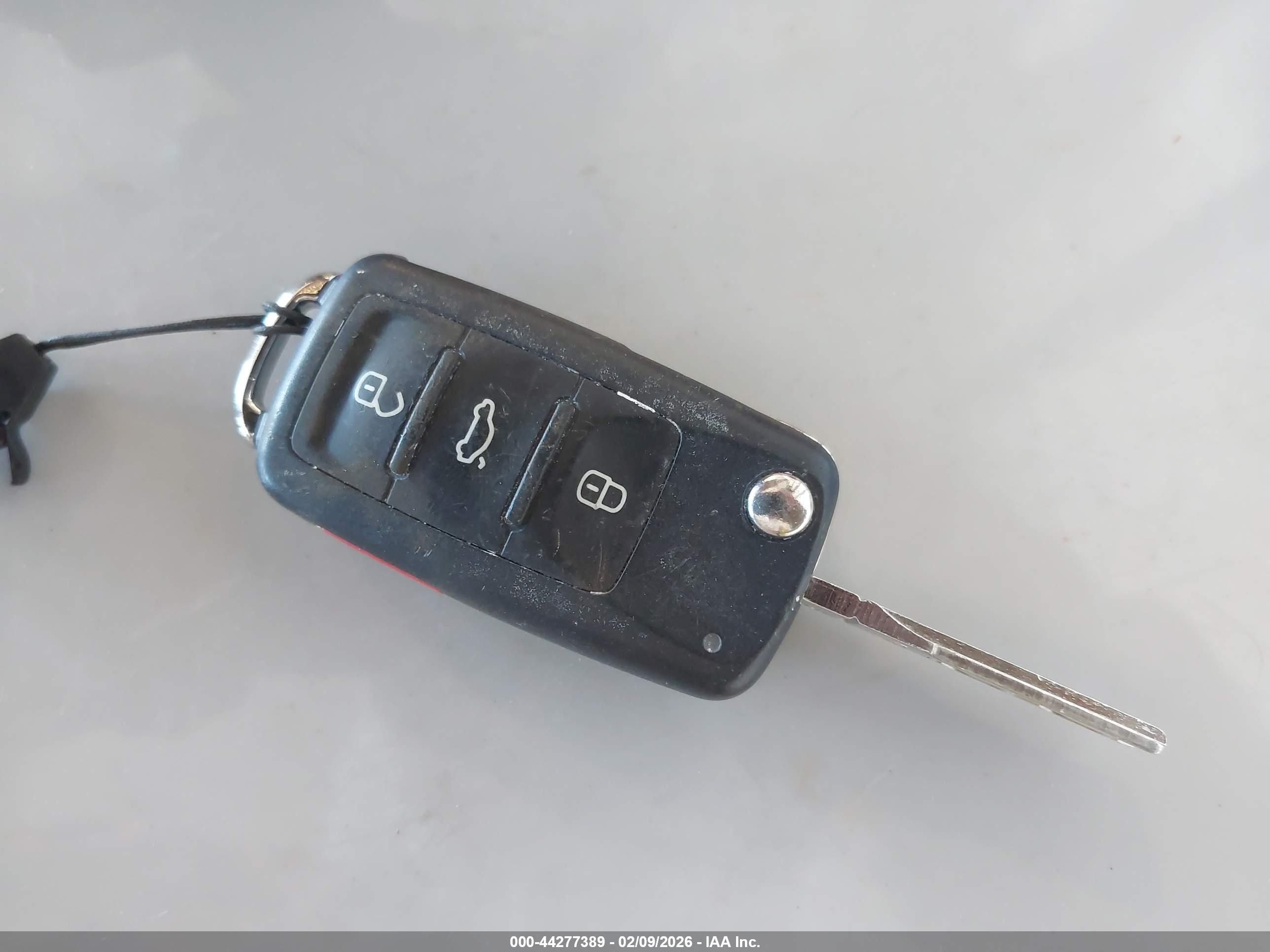 VOLKSWAGEN TIGUAN image 11