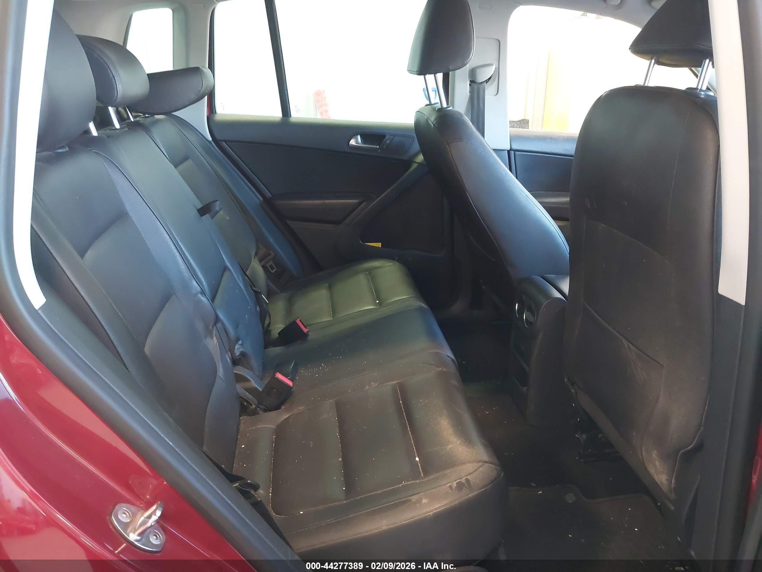 VOLKSWAGEN TIGUAN image 8
