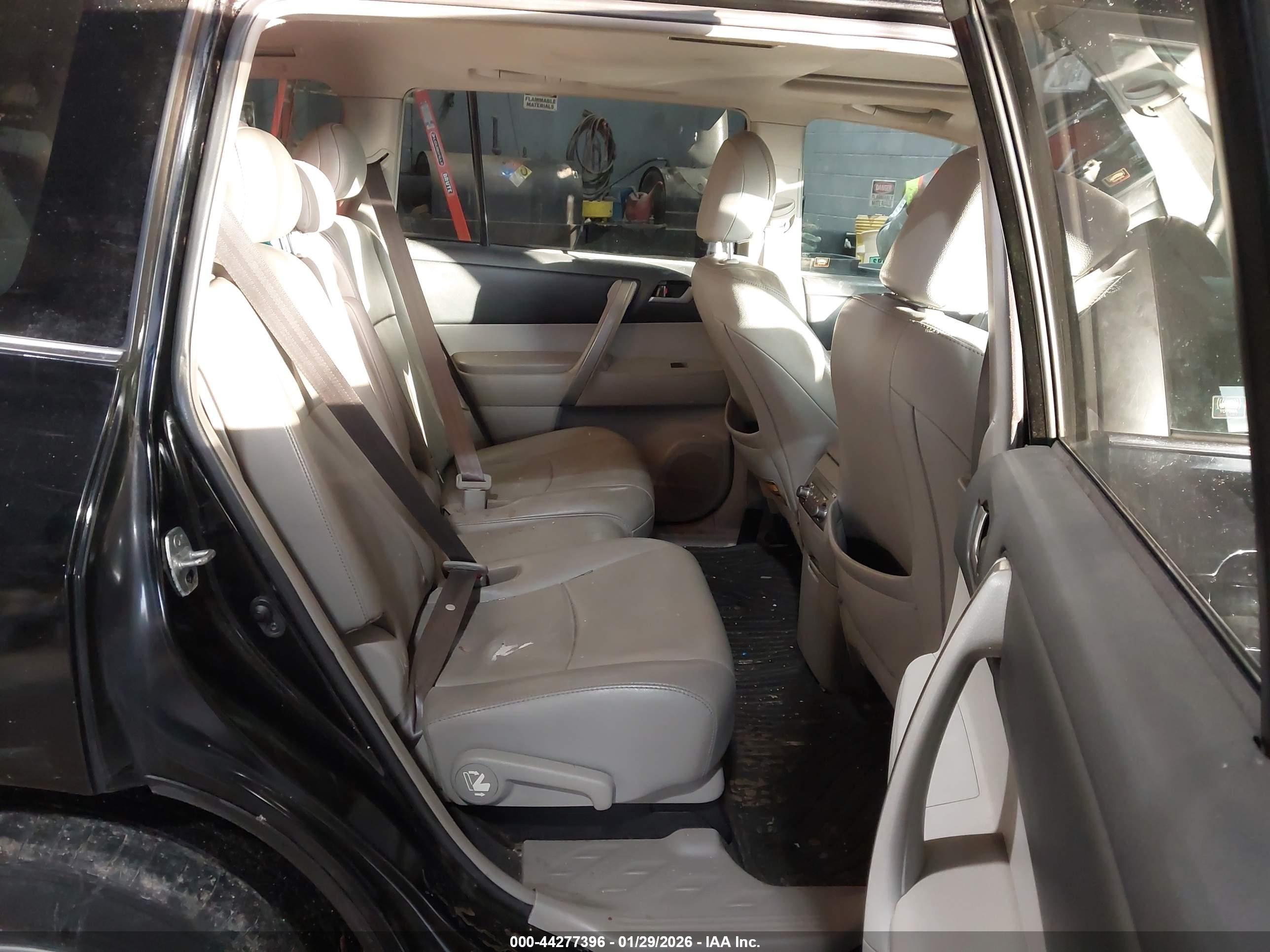 TOYOTA HIGHLANDER image 8