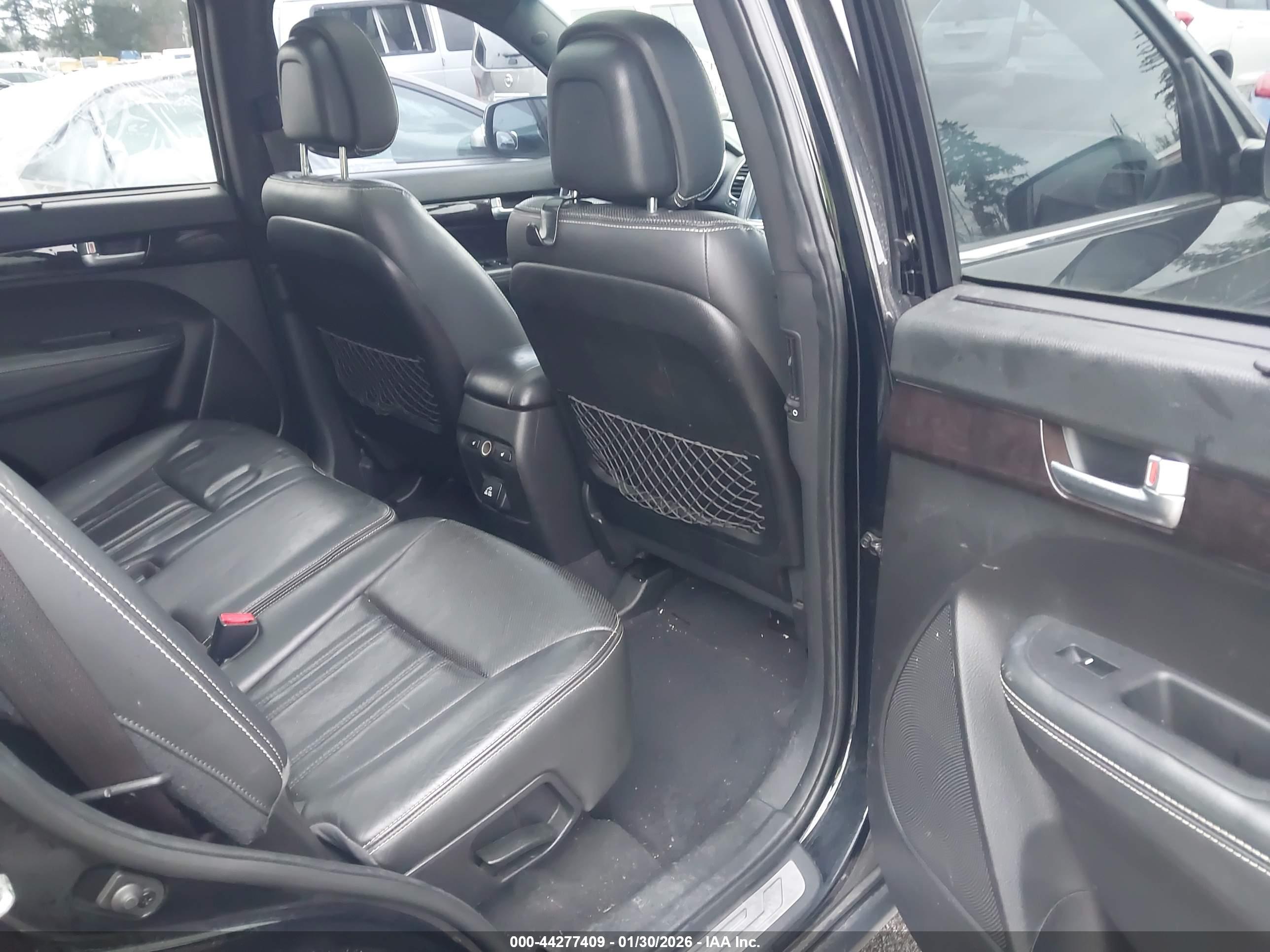 KIA SORENTO image 8
