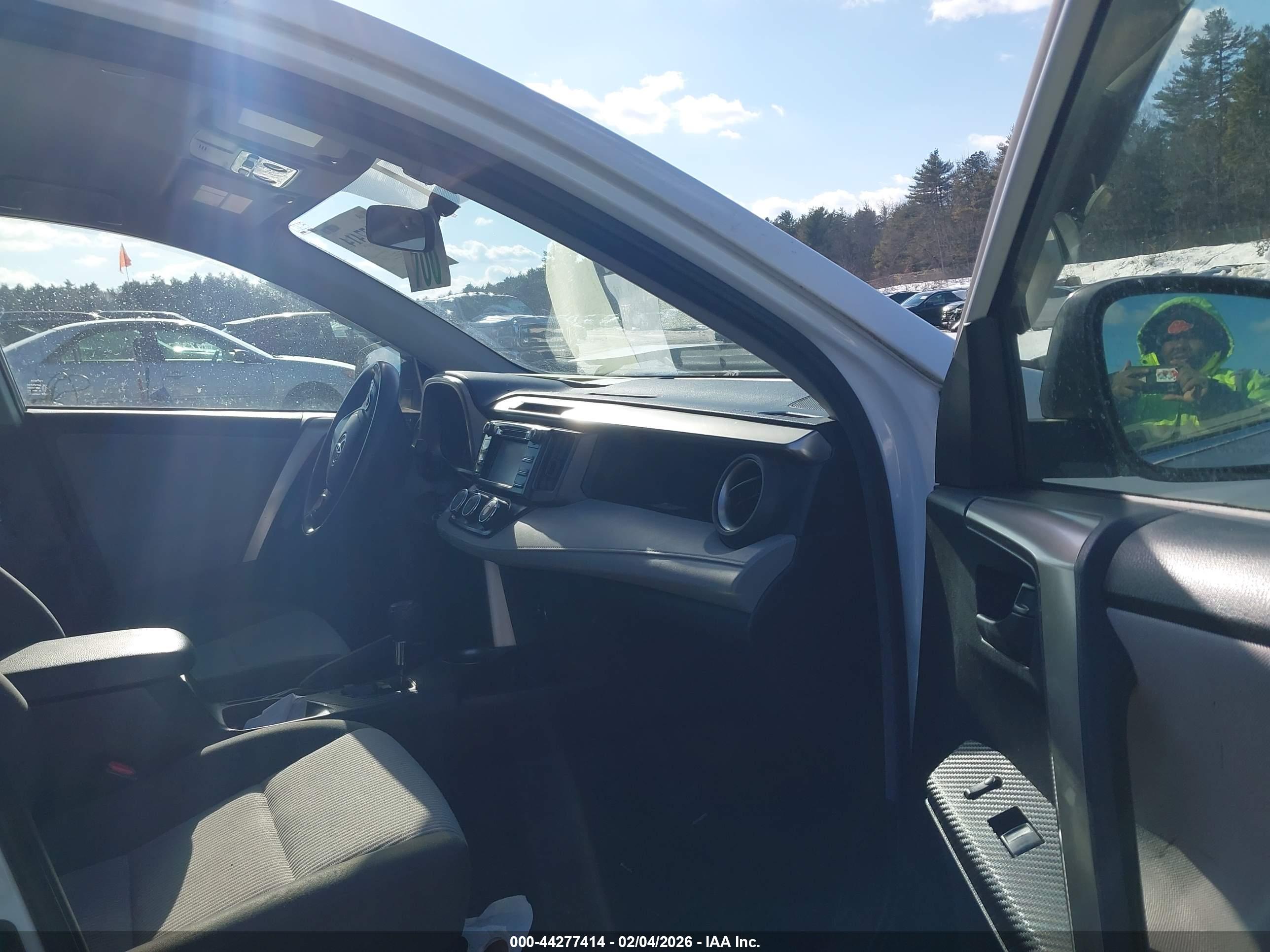 TOYOTA RAV4 image 5