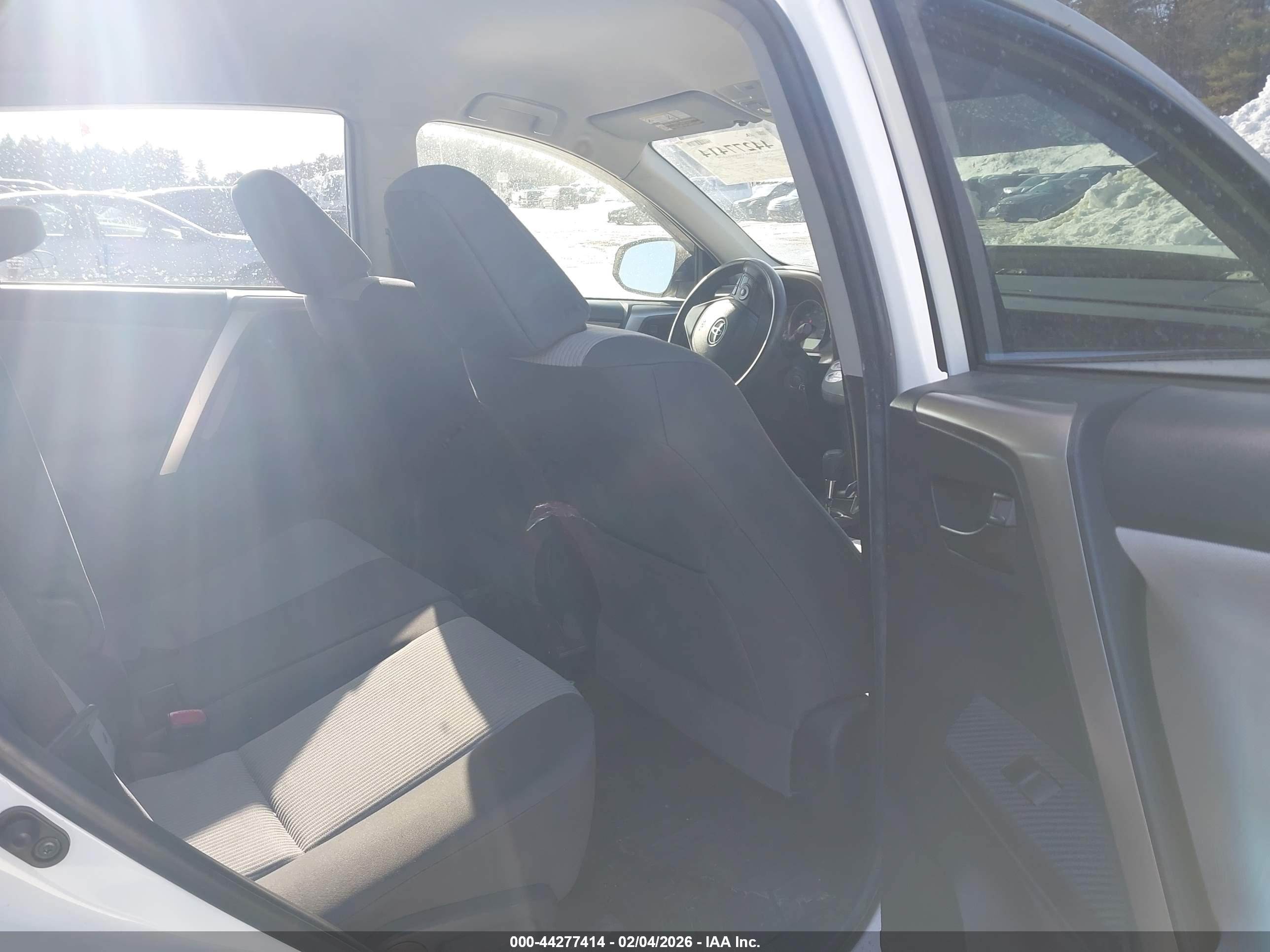 TOYOTA RAV4 image 8